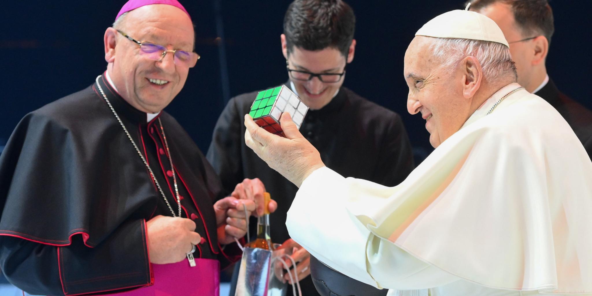 In der Budapester Laszlo-Papp-Halle rief der Papst rund 10 000 anwesenden Jugendlichen in deren Landessprache zu: „Wer wagt, gewinnt!“