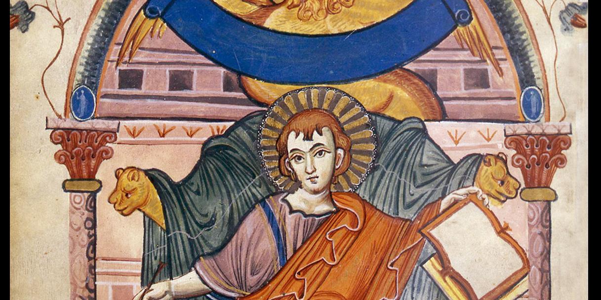Eine der kunstvollen Evangelisten-Darstellungen: Der jugendliche Lukas taucht seine Feder ins Tintenfaß.