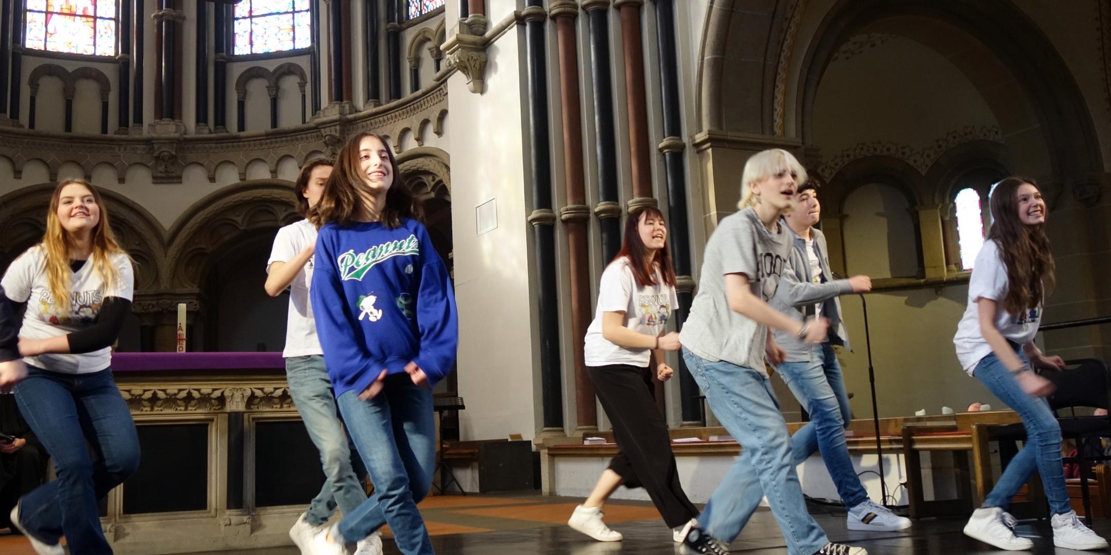 Das Jugendtheater Koblenz tanzt zum Motto „Unbehaust“