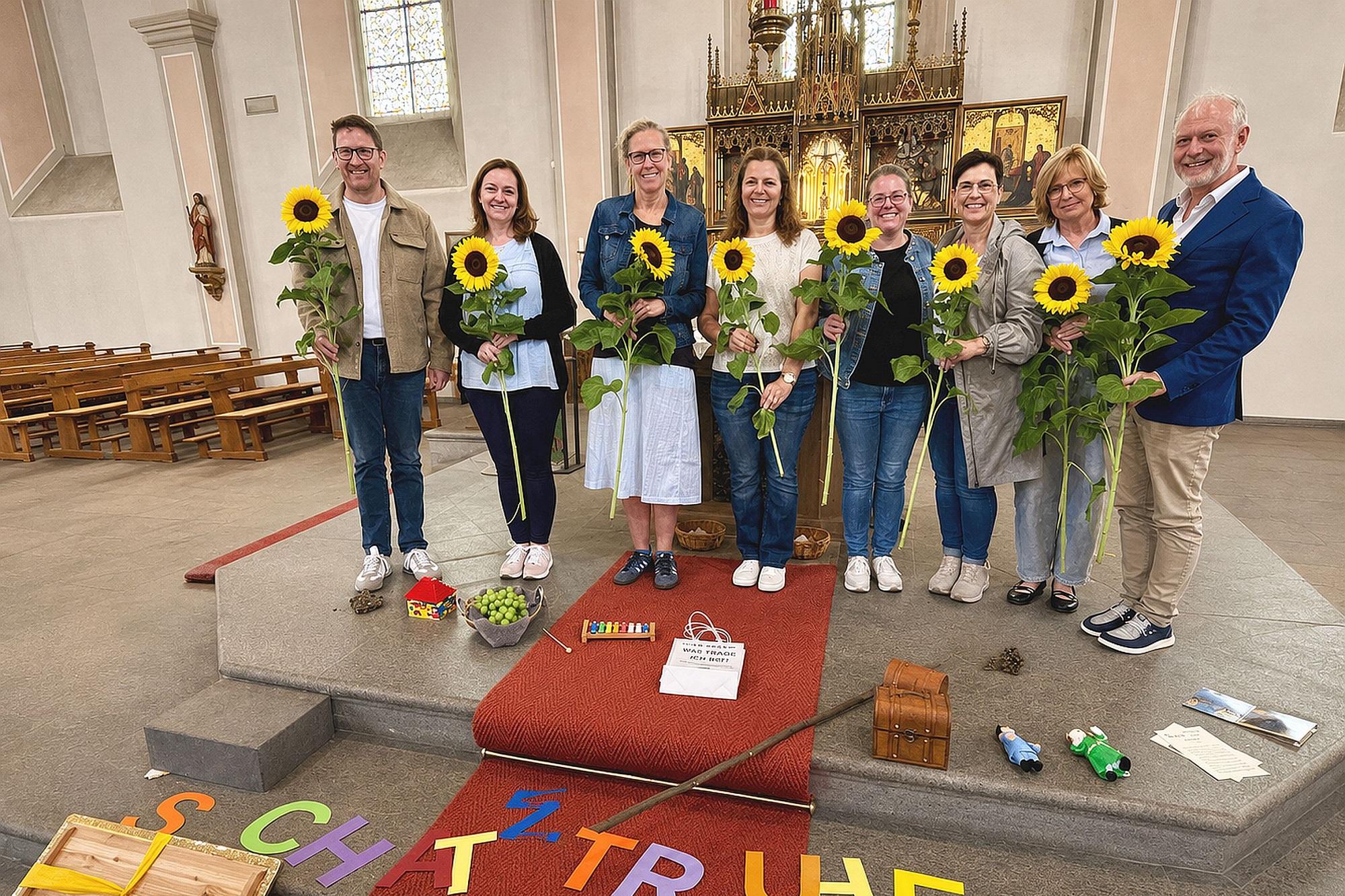 Gemeindereferent Glaub-Engelskirchen (rechts) mit dem Orga-Team.
