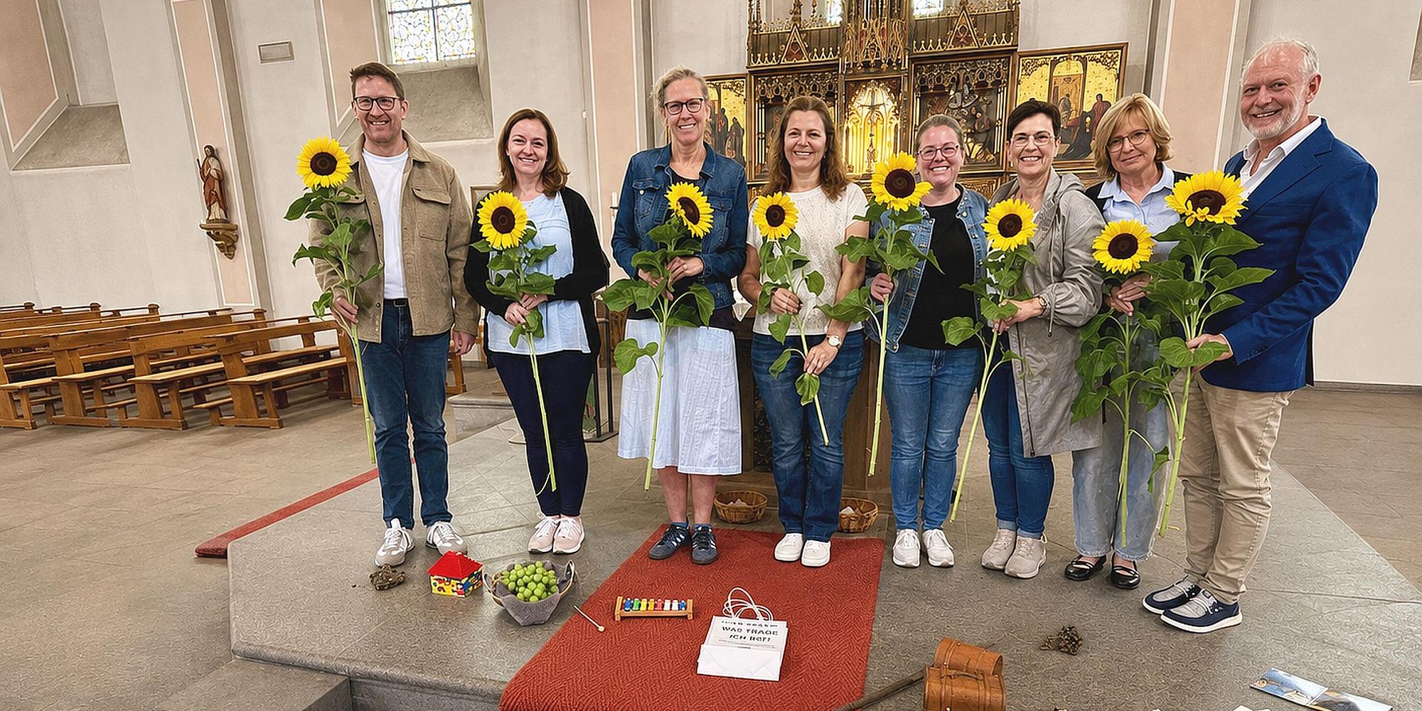 Gemeindereferent Glaub-Engelskirchen (rechts) mit dem Orga-Team.