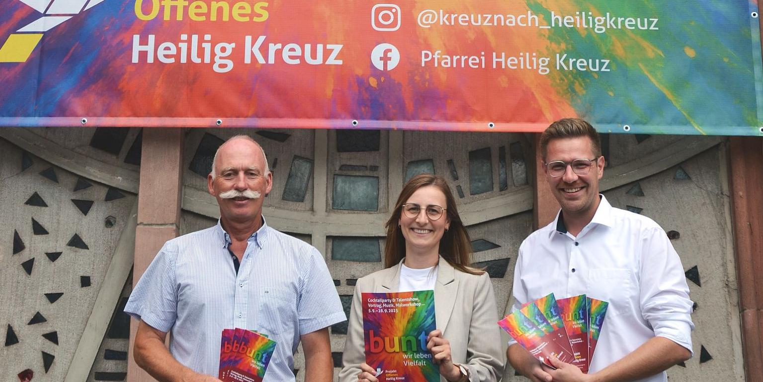 Matthias Degen. Theresa Theis und Patric Schützeichel (von links) präsentieren Plakate und Flyer der Aktionswochen. (c) Dieter Ackermann Matthias Degen. Theresa Theis und Patric Schützeichel (von links) präsentieren Plakate und Flyer der Aktionswochen.