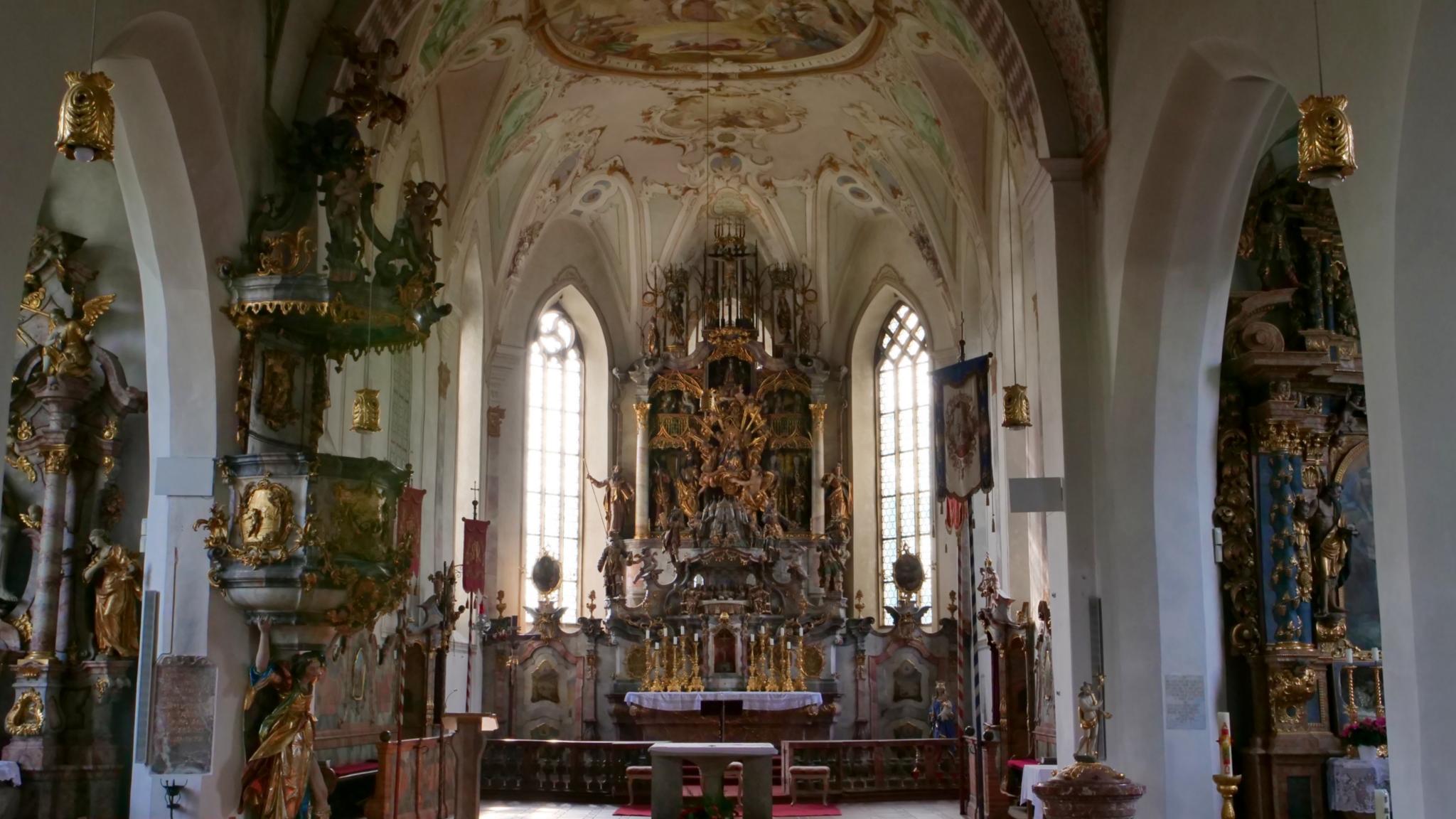 Innenansicht der Wallfahrtskirche Maria Rain .