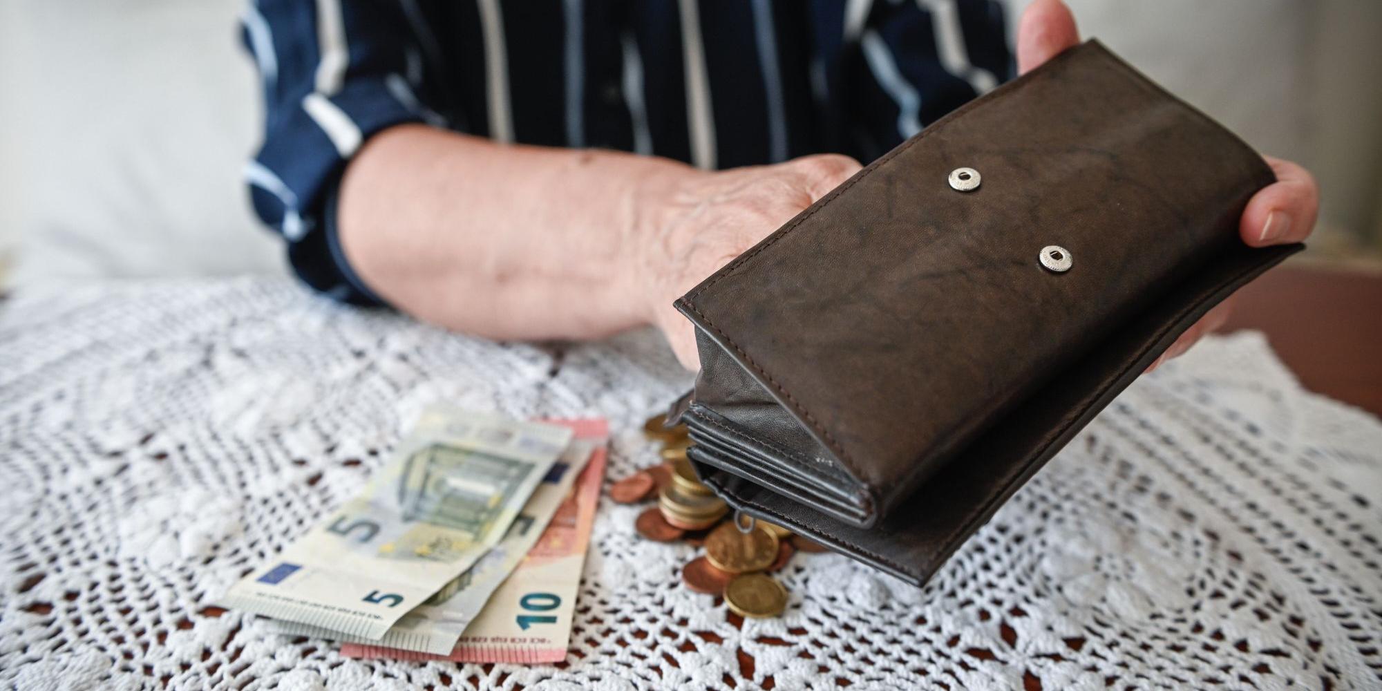 Gerade Frauen droht nach ihrem Arbeitsleben oft die Armut. Doch das muss nicht sein, rät Claudia Kneifel.