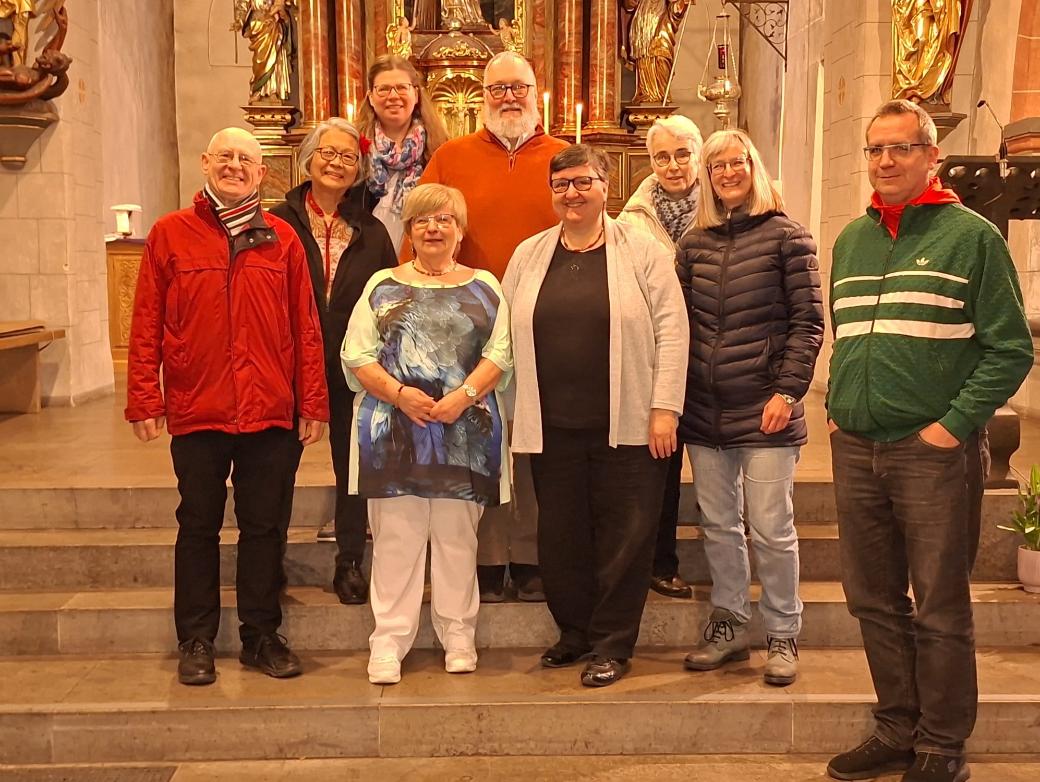 Gaby Tampe (vorne zweite von links) sowie weitere Mitglieder der Diözesangemeinschaft Trier nach der Aufnahmefeier.