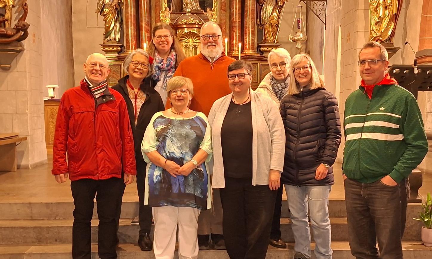 Gaby Tampe (vorne zweite von links) sowie weitere Mitglieder der Diözesangemeinschaft Trier nach der Aufnahmefeier.