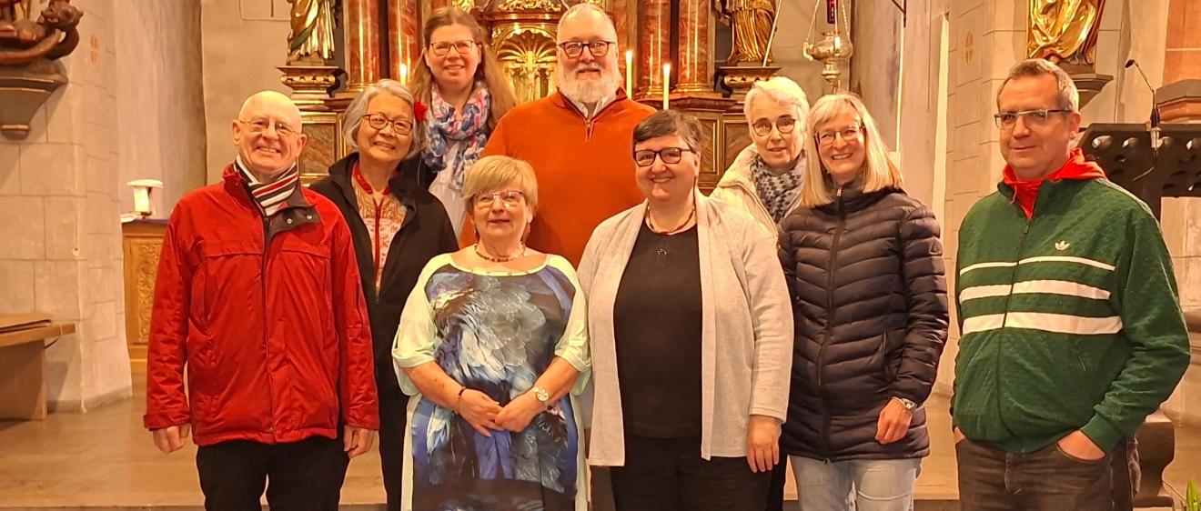 Gaby Tampe (vorne zweite von links) sowie weitere Mitglieder der Diözesangemeinschaft Trier nach der Aufnahmefeier.