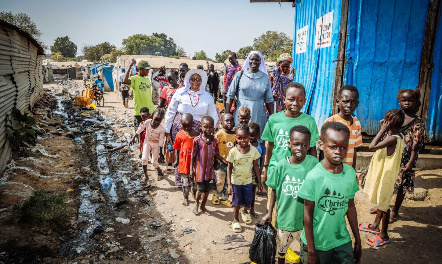 Eine Gruppe von Flüchtlingen im Flüchtlingscamp.