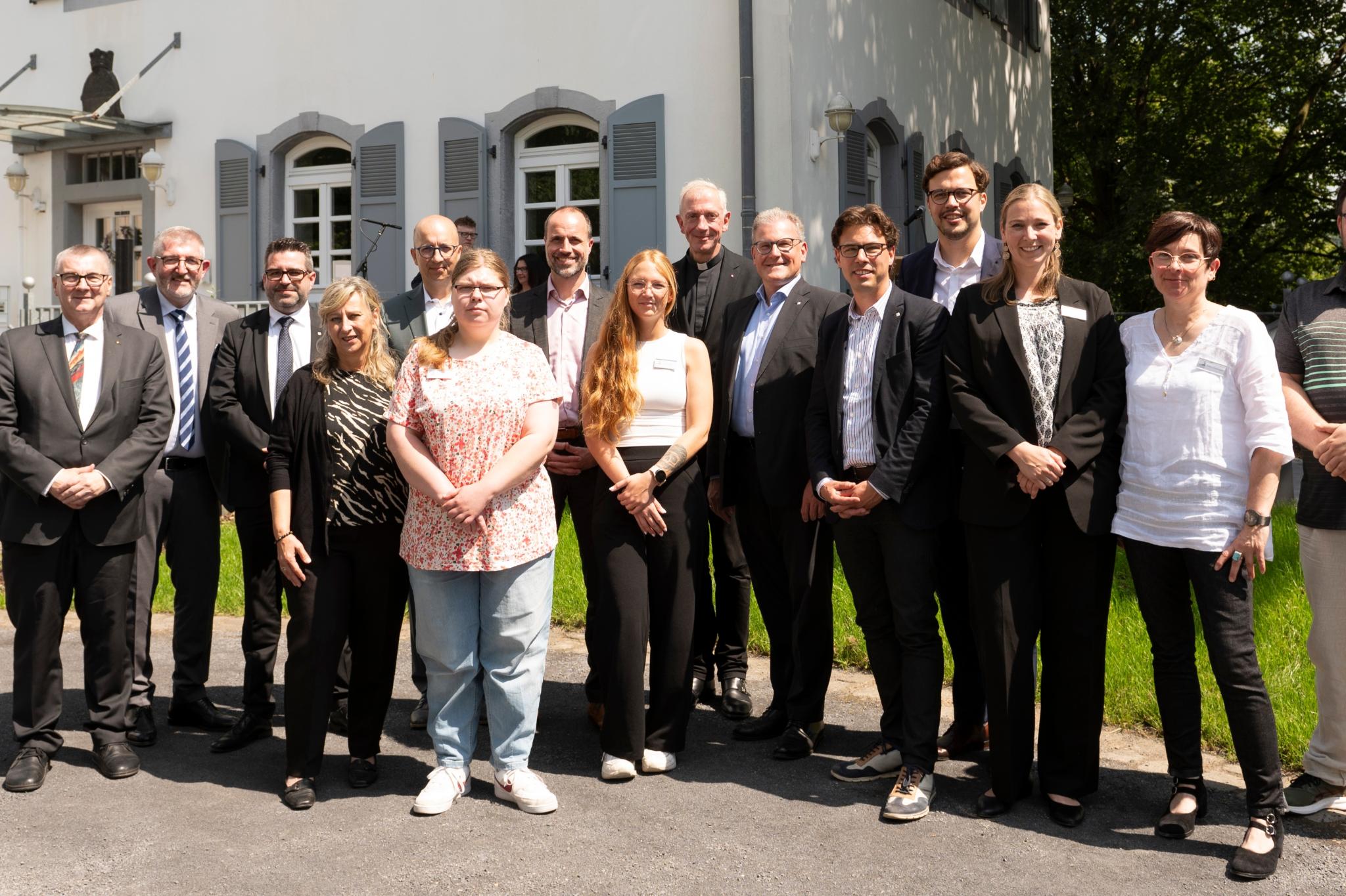 Zahlreiche Gäste durften die Barmherzigen Brüder Saffig zur Eröffnung des neuen Inklusionsbetriebs begrüßen.
