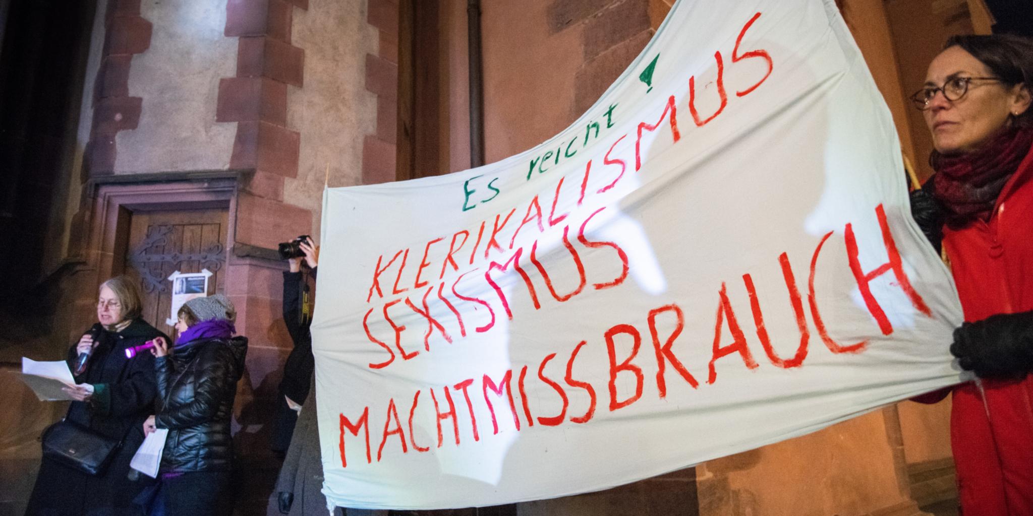 Unter den Gemeinde- und Pastoralreferentinnen und -referenten brodelt es: das belegt das im Herder Verlag erschienene Buch „Machtmissbrauch im pastoralen Dienst. Erfahrungen von Gemeinde- und Pastoralreferent:innen“. (c) KNA Unter den Gemeinde- und Pastoralreferentinnen und -referenten brodelt es: das belegt das im Herder Verlag erschienene Buch „Machtmissbrauch im pastoralen Dienst. Erfahrungen von Gemeinde- und Pastoralreferent:innen“.