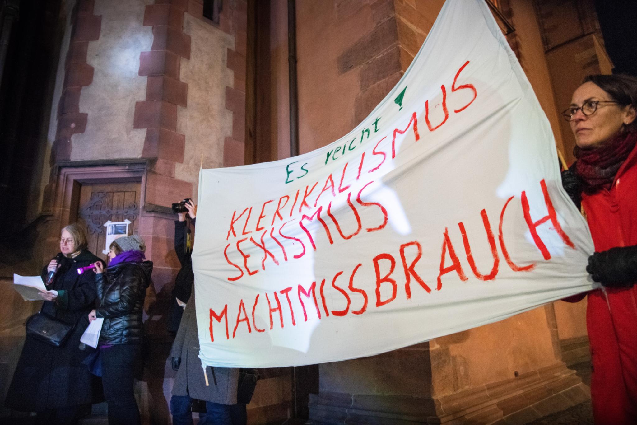 Unter den Gemeinde- und Pastoralreferentinnen und -referenten brodelt es: das belegt das im Herder Verlag erschienene Buch „Machtmissbrauch im pastoralen Dienst. Erfahrungen von Gemeinde- und Pastoralreferent:innen“.