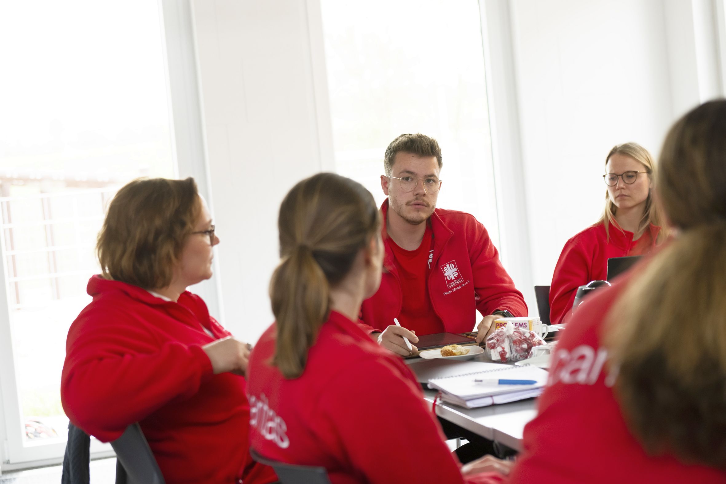 Das Fluthilfeteam bei einer Besprechung
