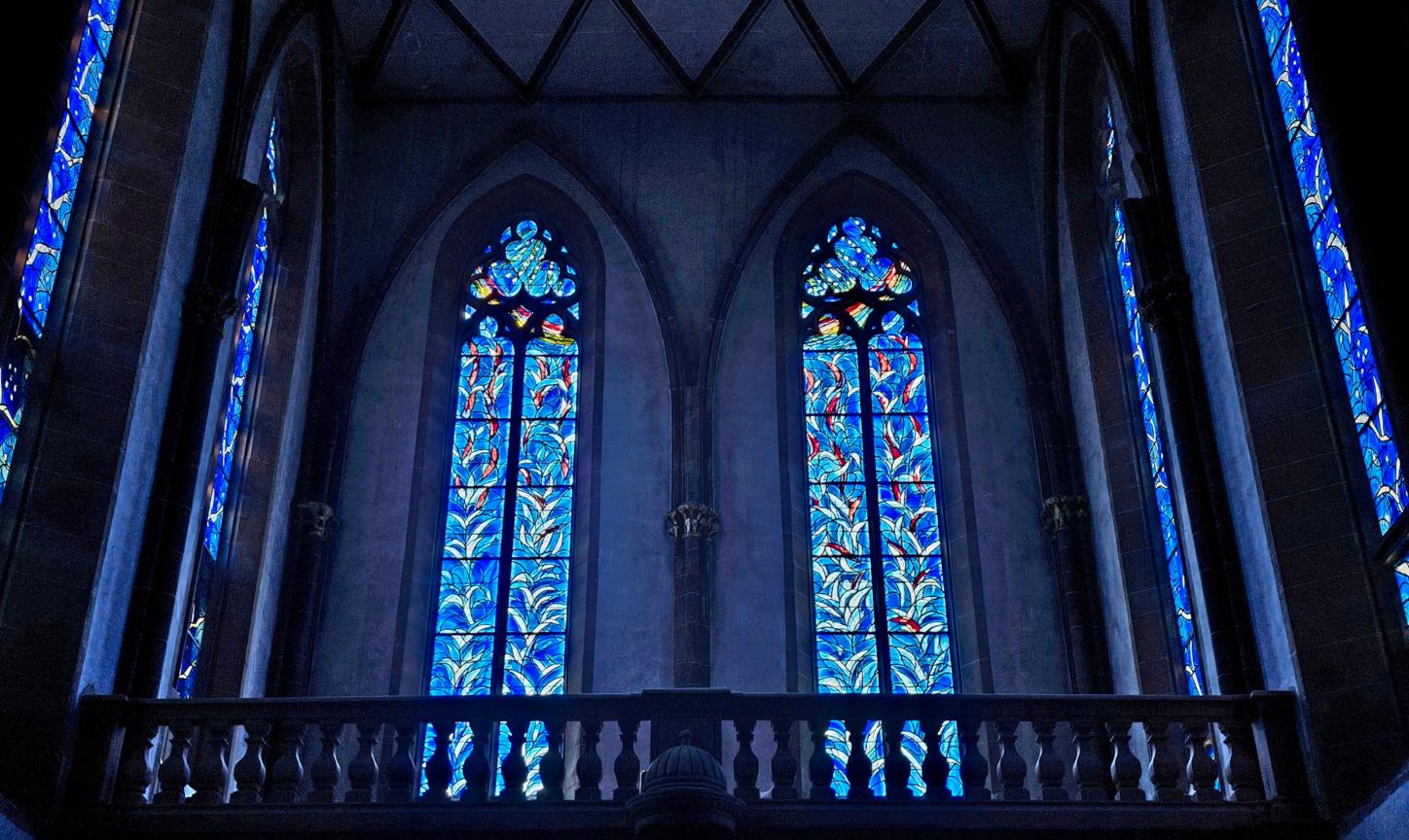 Die Fenster von Marc Chagall in der Kirche St. Stephan in Mainz sind eine Touristenattraktion