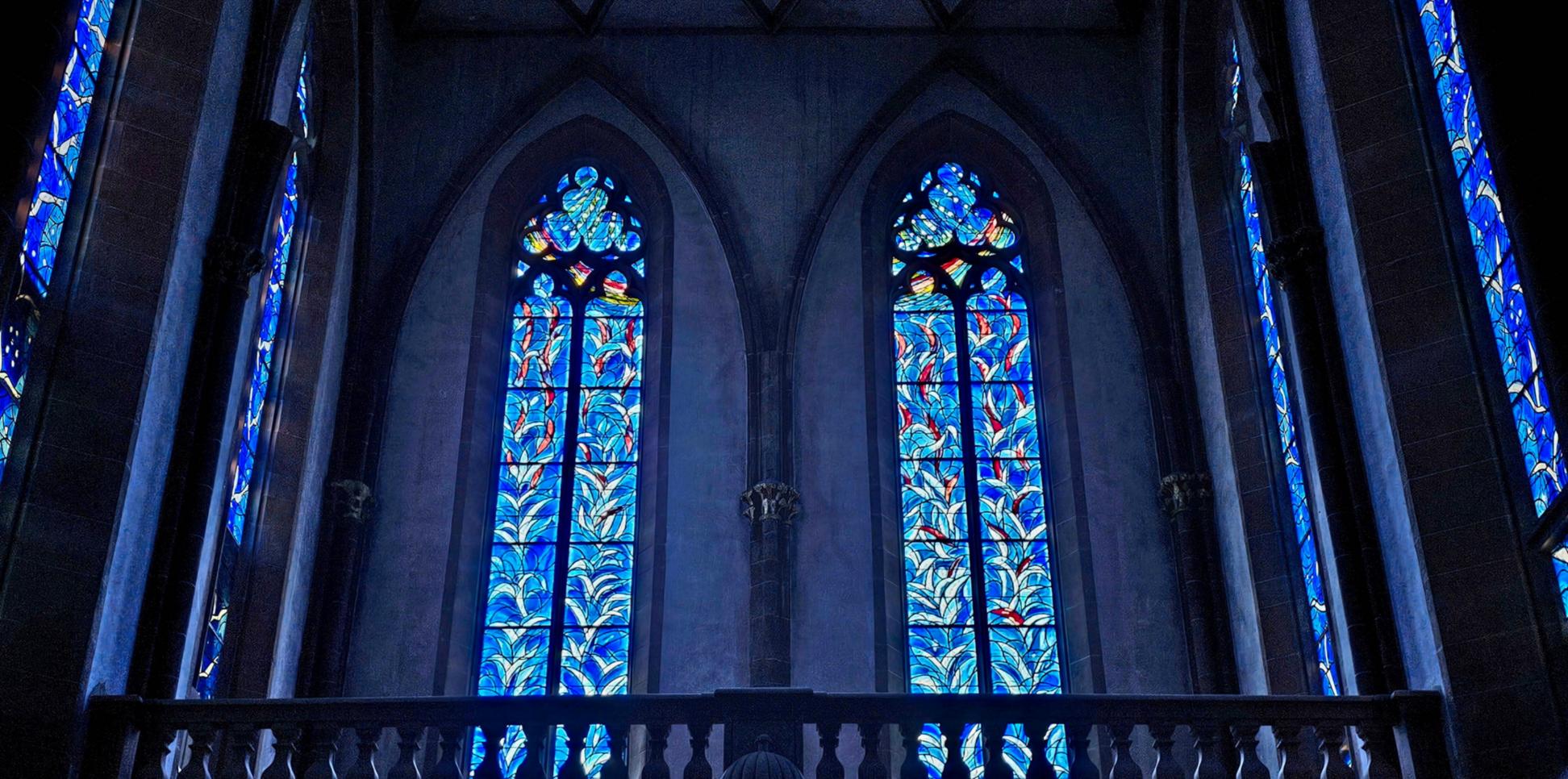 Die Fenster von Marc Chagall in der Kirche St. Stephan in Mainz sind eine Touristenattraktion