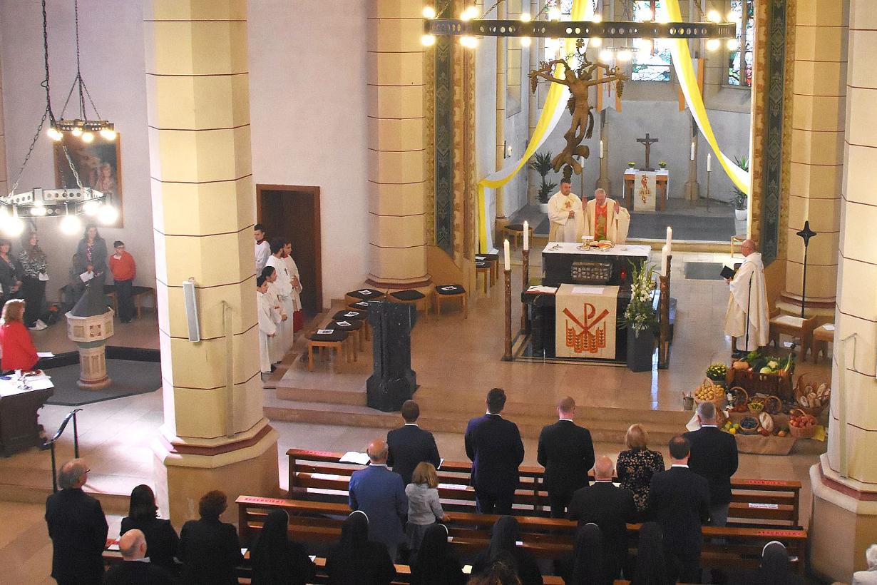 Mit einem von Domkapitular Benedikt Welter geleiteten Hochamt in der Pfarrkirche St. Eligius wurde an deren Weihe vor 150 Jahren erinnert.