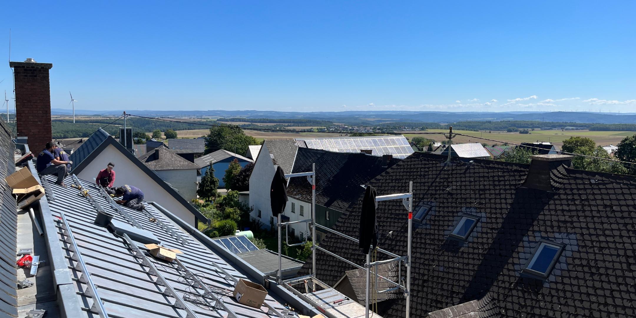 Photovoltaikanlage auf Kirchendach (c) Julia Fröder/Bistum Photovoltaikanlage auf Kirchendach