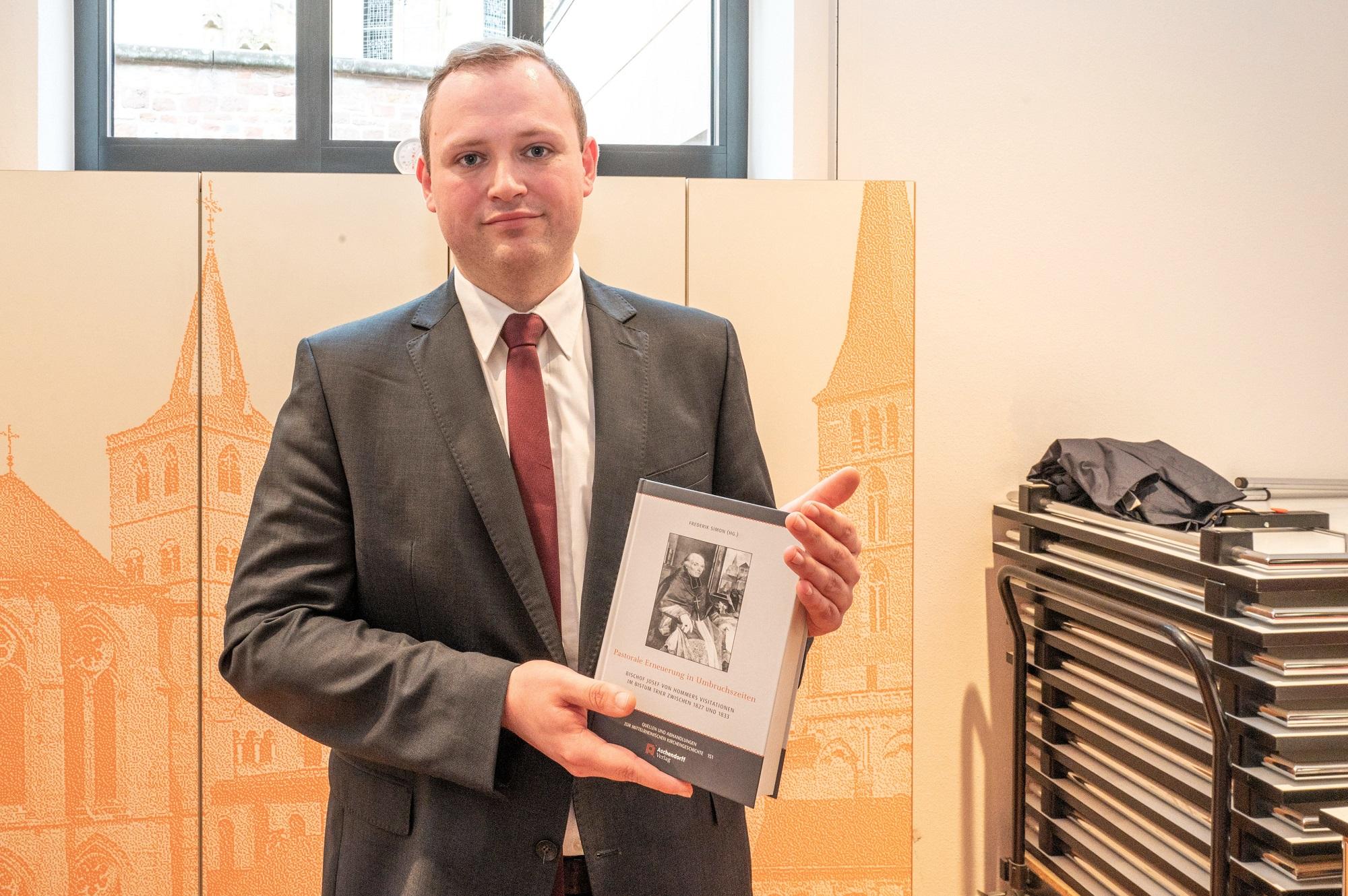 In lebendigen Worten berichtet Dr. Frederik Simon von der unter dem Trierer Bischof Joseph von Hommer stattgefundenen Kirchenreform.