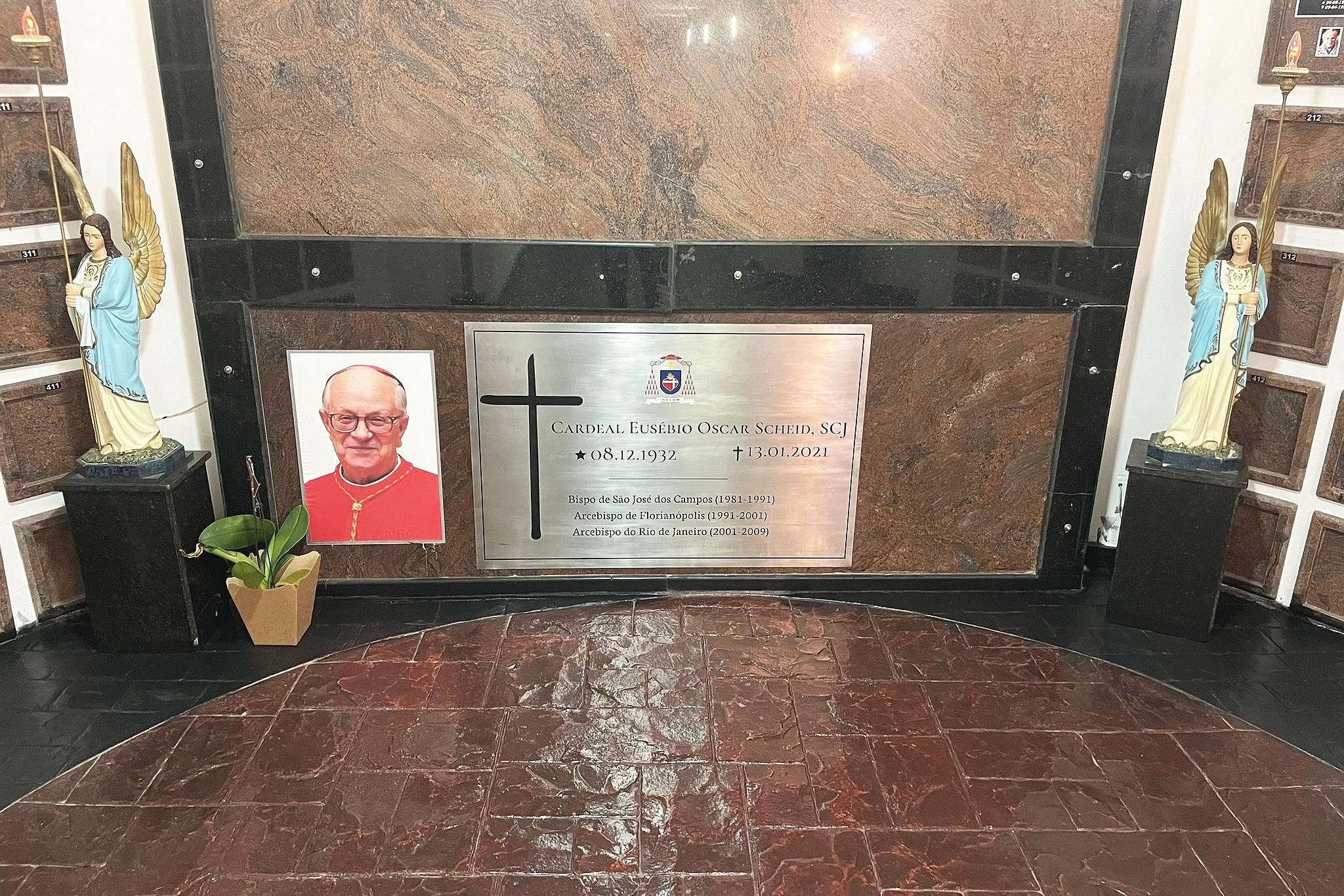 Das Grab des Kardinals in der Kathedrale von São José dos Campos.