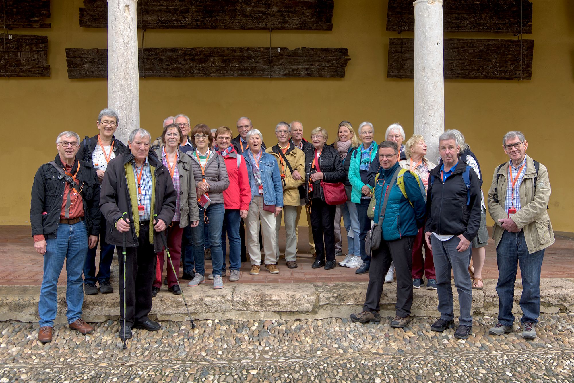 Gruppenfoto der „Paulinus“-Reisegruppe im Hof der Orangenbäume der Mezquita-Moschee in Cordoba. (c) Berthold Werner Gruppenfoto der „Paulinus“-Reisegruppe im Hof der Orangenbäume der Mezquita-Moschee in Cordoba.
