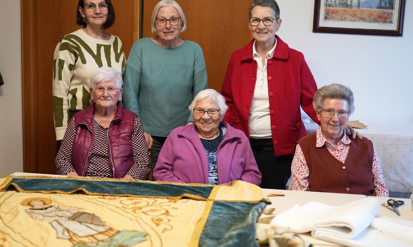 Tatjana Hoffmann, Renate Bartel und Lotti Dienhart (hinten, von links) sowie Elfriede Bollig, Leni Thull und Elisabeth Lex (vorne, von links).
