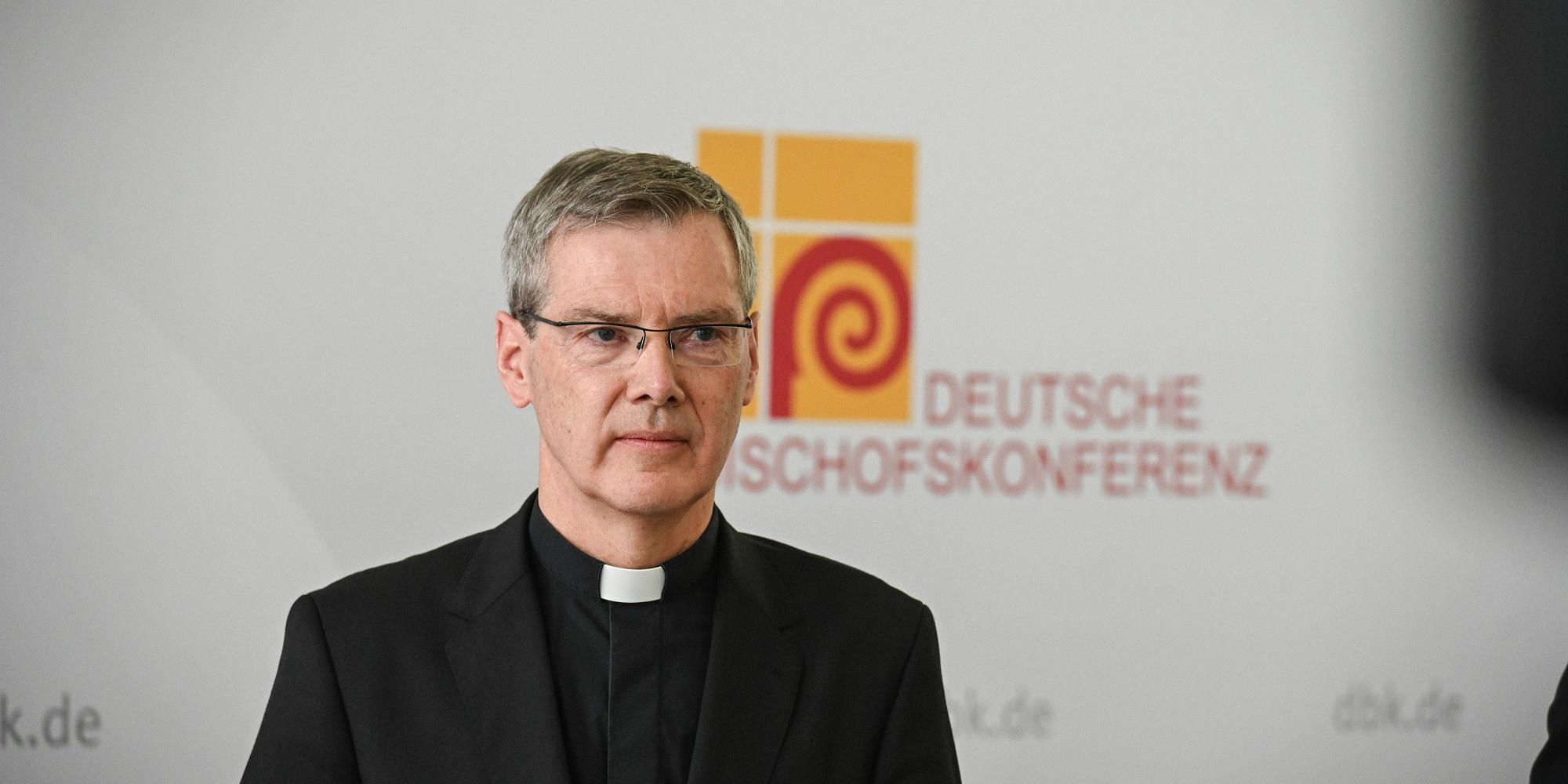 Portraitbild von Bischof Heiner Wilmer, dem neuen Vorsitzenden der Deutschen Bischofskonferenz. (c) Harald Oppitz/KNA Portraitbild von Bischof Heiner Wilmer, dem neuen Vorsitzenden der Deutschen Bischofskonferenz.