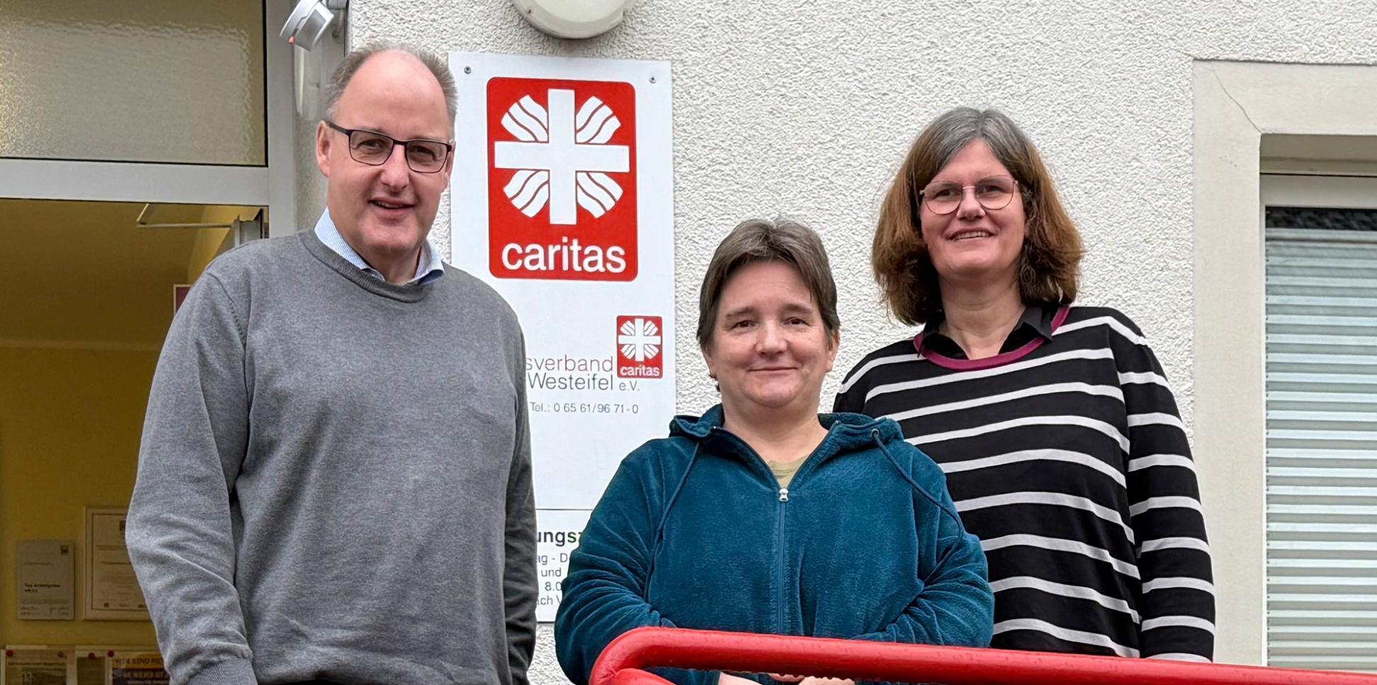 Friedhelm Oeffling und Dani Maiwald unterstützen als Ehrenamtliche bei der Schuldnerberatung in Bitburg Marianne Johanns (von links) und deren zwei Kolleginnen.
