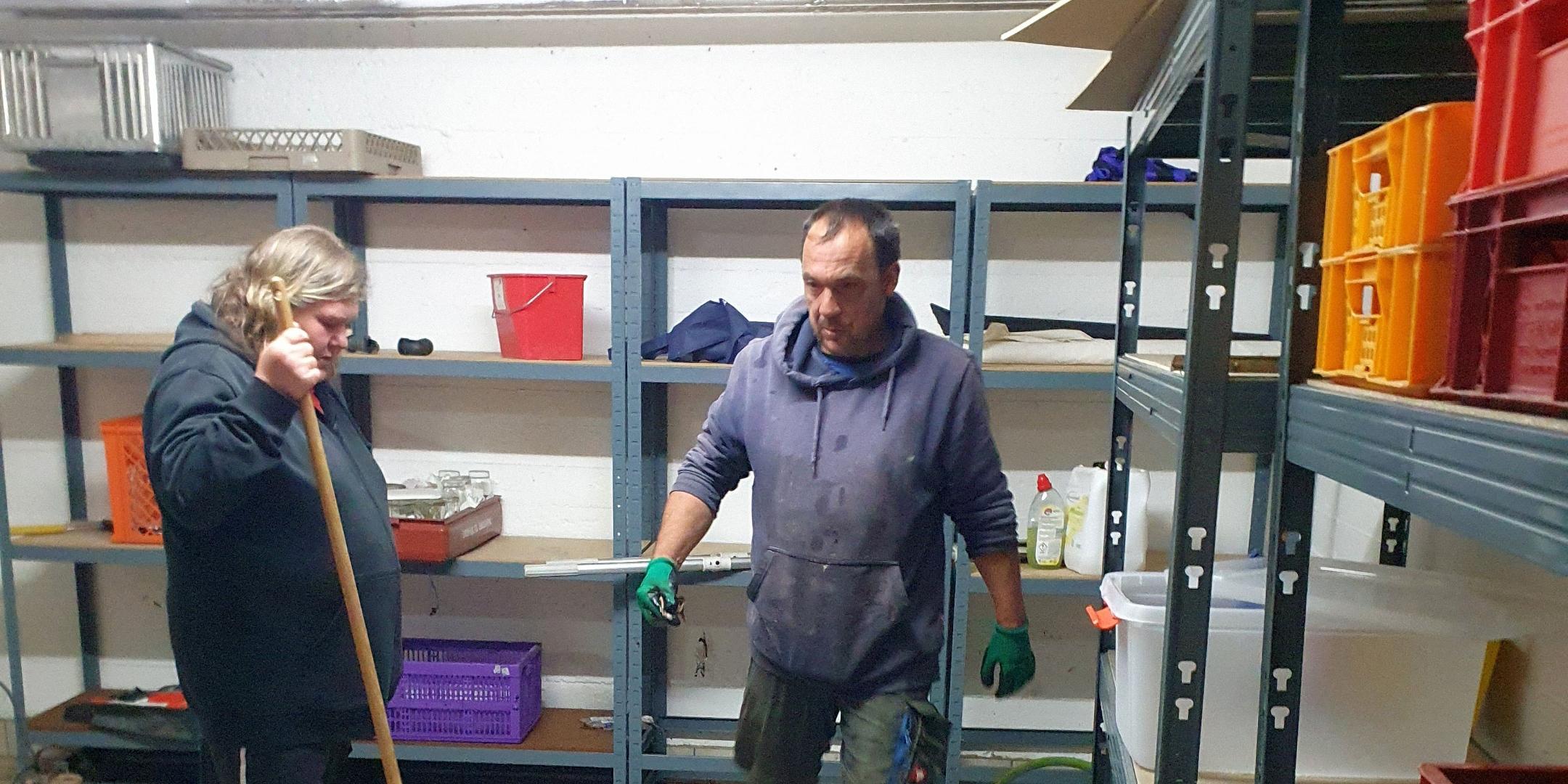 Auch dank der spontanen Unterstützung zweier Firmen konnte der Keller der Kita in Wellesweiler innerhalb weniger Stunden leergepumpt werden. (c) Pfarrei Auch dank der spontanen Unterstützung zweier Firmen konnte der Keller der Kita in Wellesweiler innerhalb weniger Stunden leergepumpt werden.
