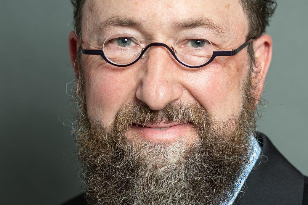 Portraitbild von Prof. Dr. Patrik Höring.