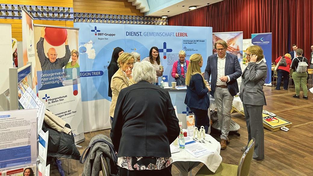 Rund 60 Aussteller informierten zu den Themenbereichen Gesundheit, Pflege, Sport, Vorsorge, Freizeit, Wohnen und Ernährung.