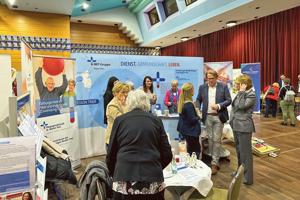Rund 60 Aussteller informierten zu den Themenbereichen Gesundheit, Pflege, Sport, Vorsorge, Freizeit, Wohnen und Ernährung.