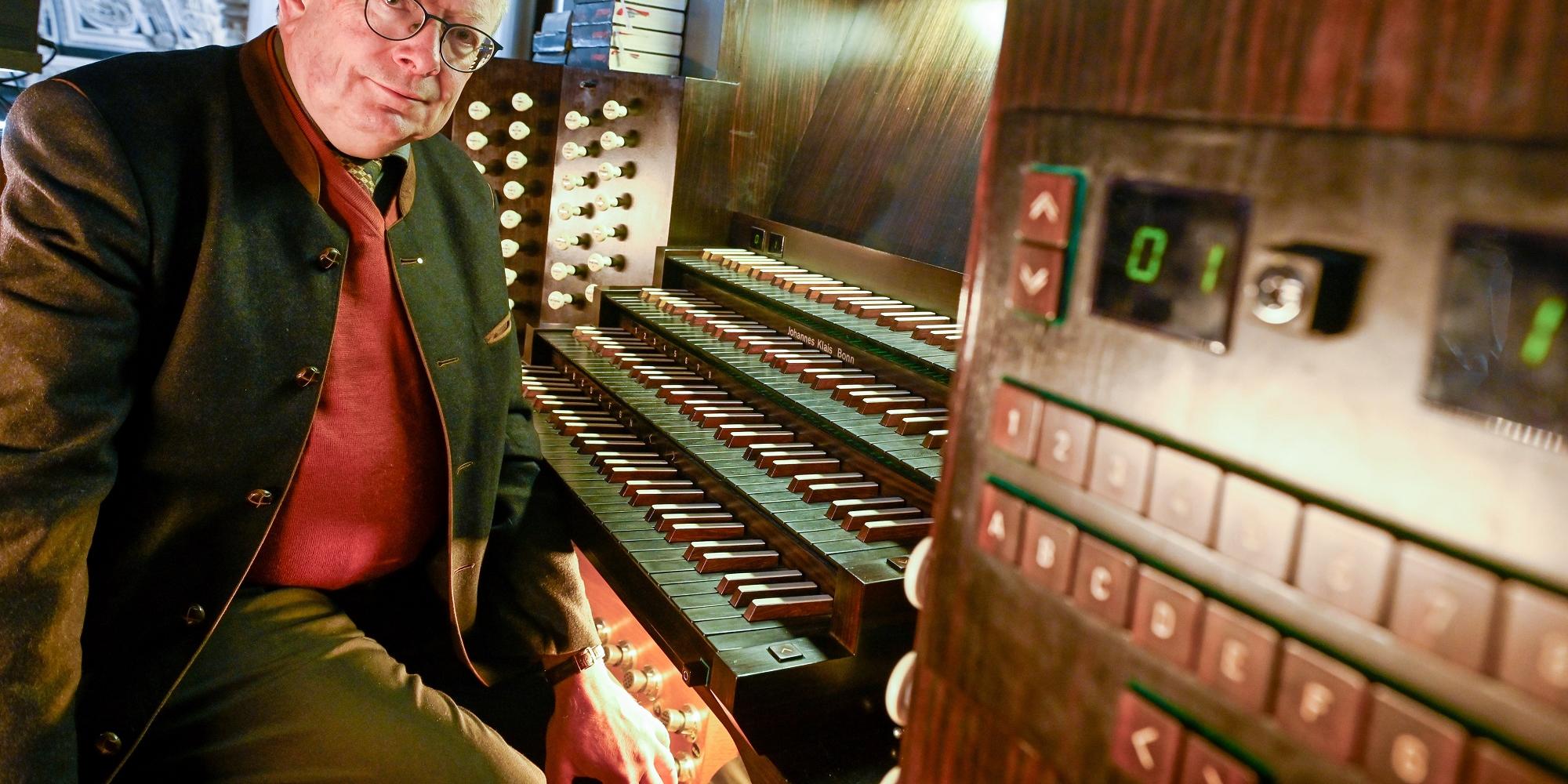 Zum 50-jährigen Orgel-Jubiläum spielt Josef Still die Symphonie concertante op. 81 des belgischen Komponisten Joseph Jongen an der Domorgel.