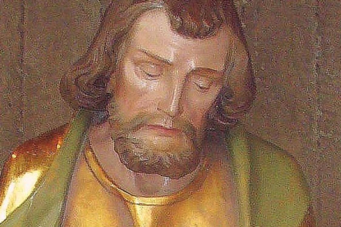 In Merzig wird eine Statue des heiligen Josef verehrt, die den Patron der Arbeiter mit dem Jesuskind sowie  einem Modell der alten Josefskirche darstellt.