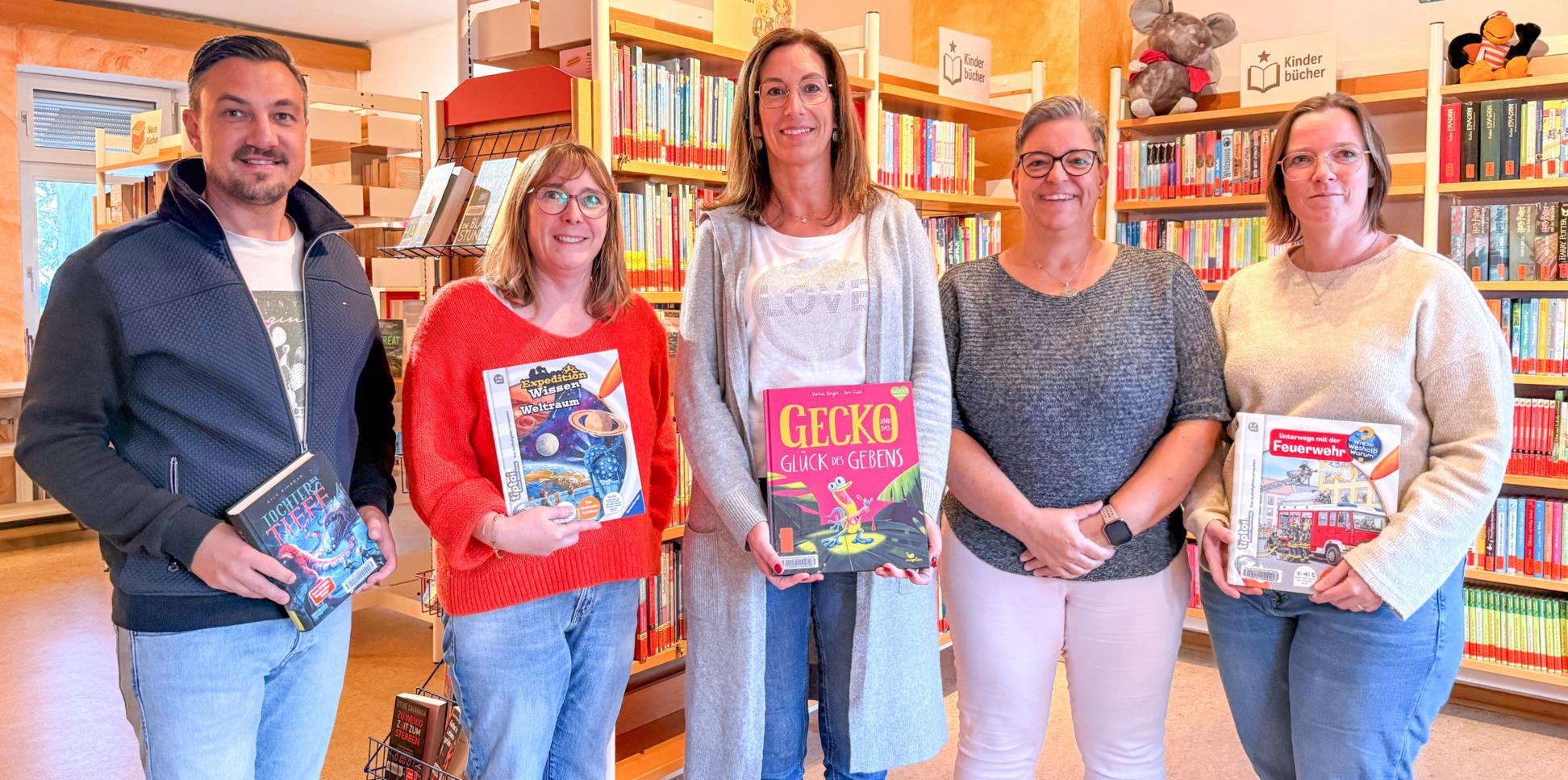 Sie schauen hoffnungsvoll in die Zukunft: Simon Schabo, Nicole Schneider-Weber, Bettina Meier, Petra Mattes und Sabrina Pelzer.