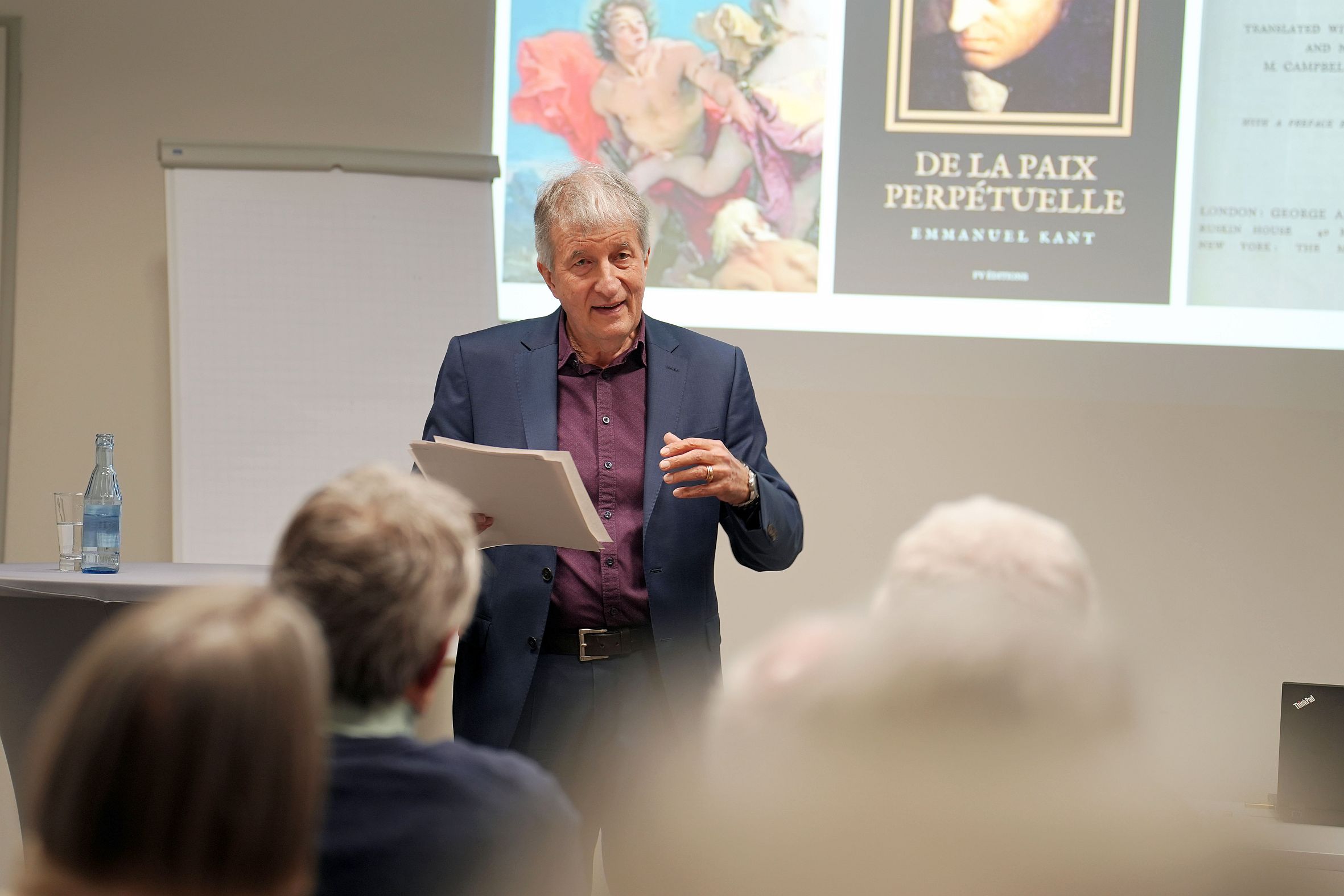 Der Züricher Historiker Jakob Tanner bei seinem Vortrag in der Creatio-Akademie St. Paul in Wittlich-Wengerohr.