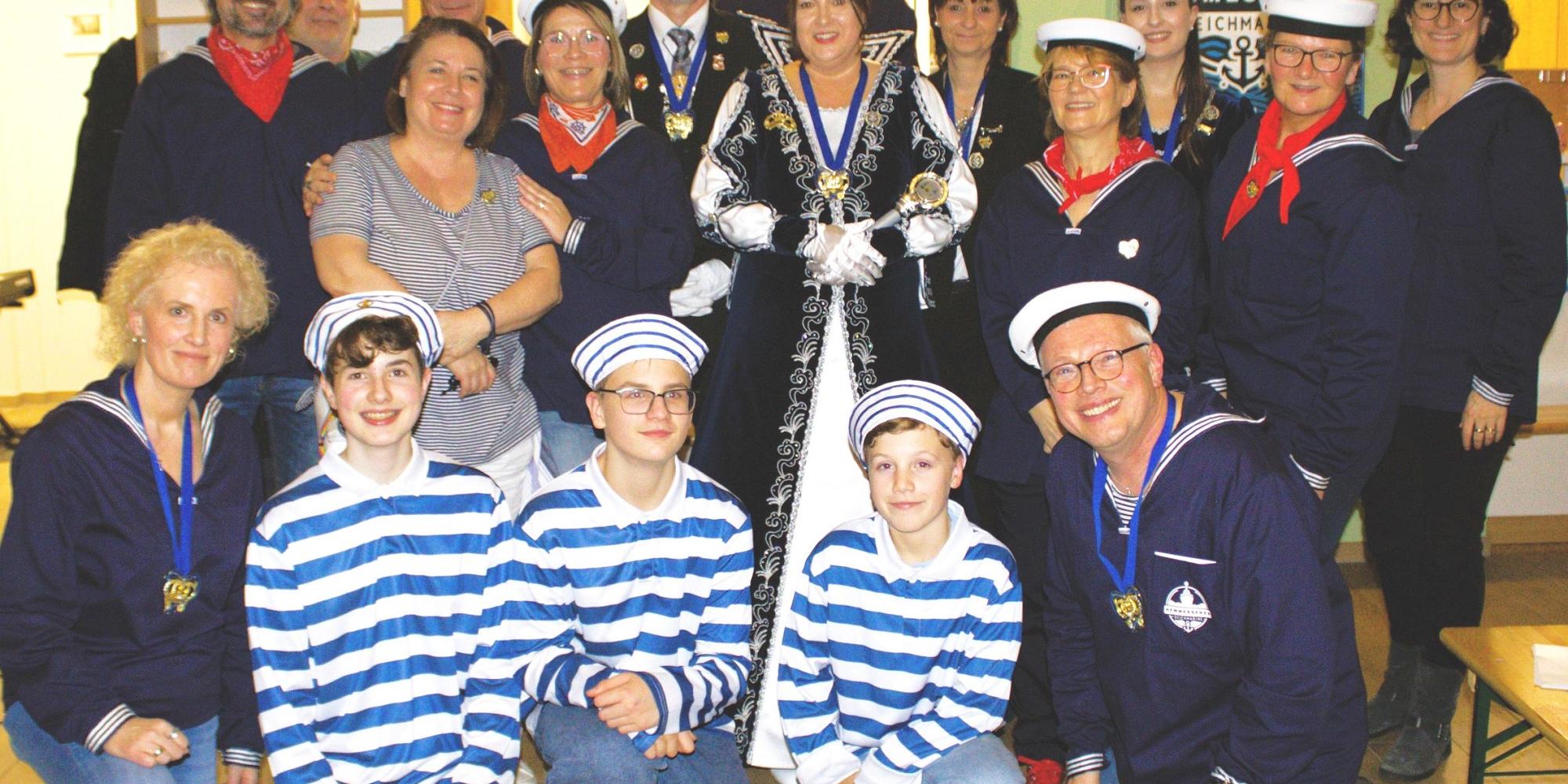 Gruppenbild der Deichmatrosen mit Karnevalsprinzessin Birgit I.