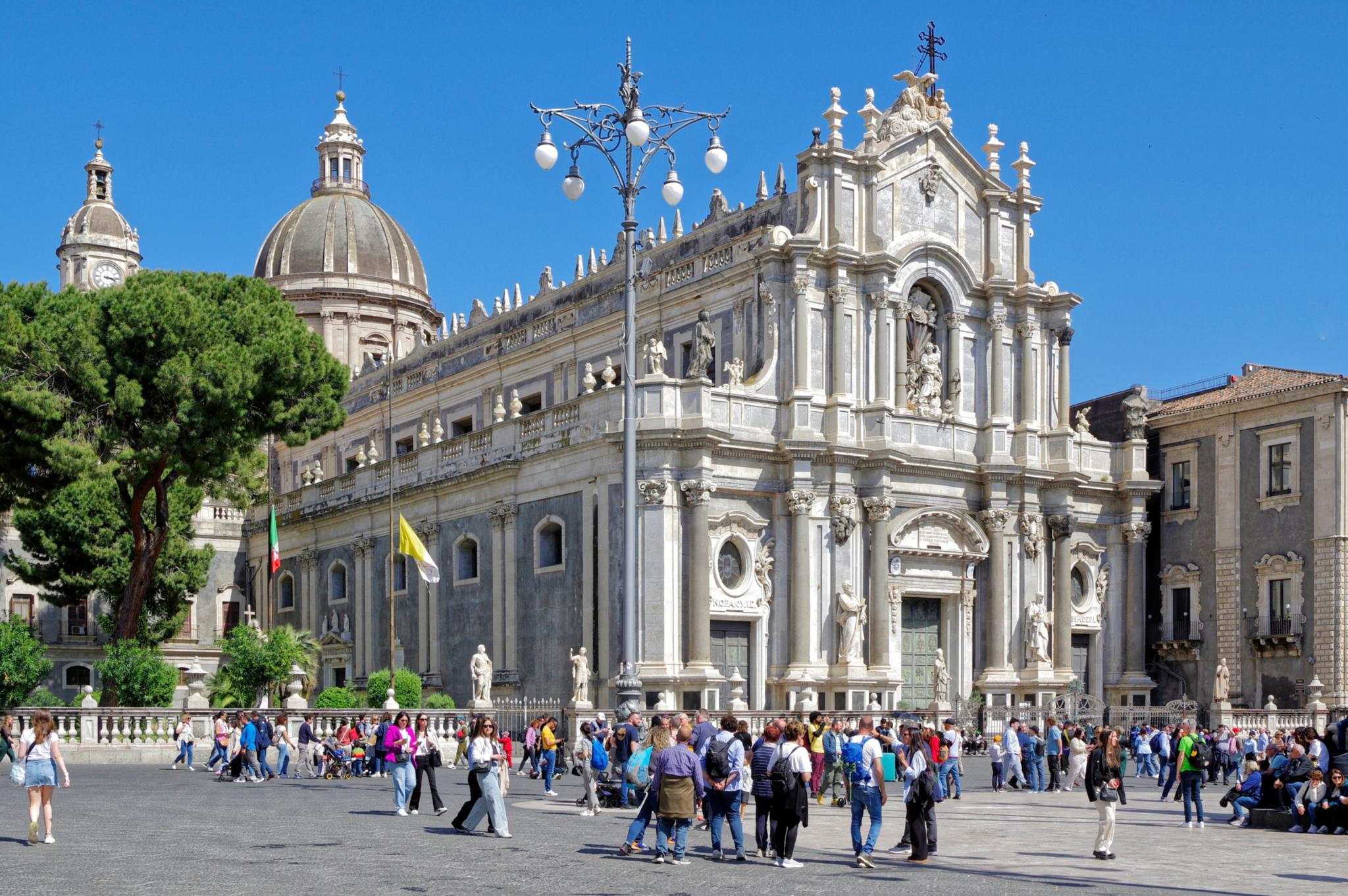 Die Kathedrale von Catania ist der heiligen Agatha geweiht, der Schutzpatronin Catanias. (c) Berthold Werner Die Kathedrale von Catania ist der heiligen Agatha geweiht, der Schutzpatronin Catanias.