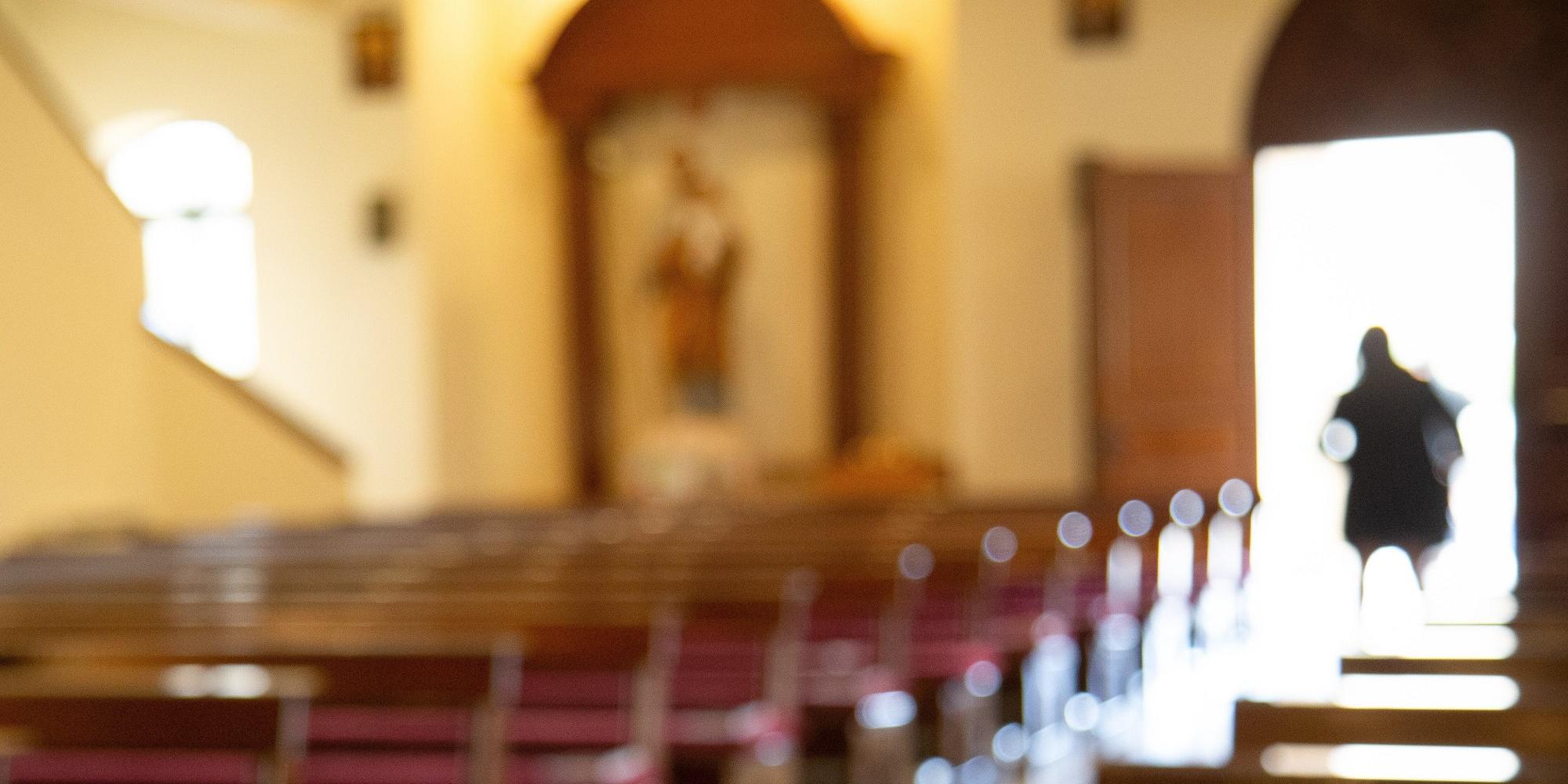 Immer mehr Menschen stellen sich die Frage: Bleiben oder gehen? Auch im Bistum Trier nimmt die Zahl an Katholiken ab.