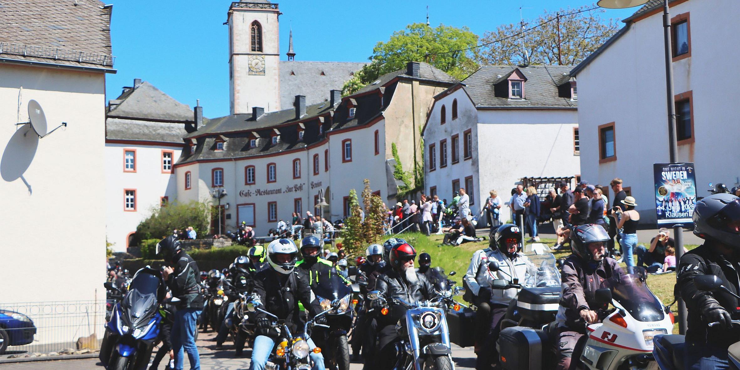 Motorradfahrer in Klausen. (c) Christina Bents Motorradfahrer in Klausen.
