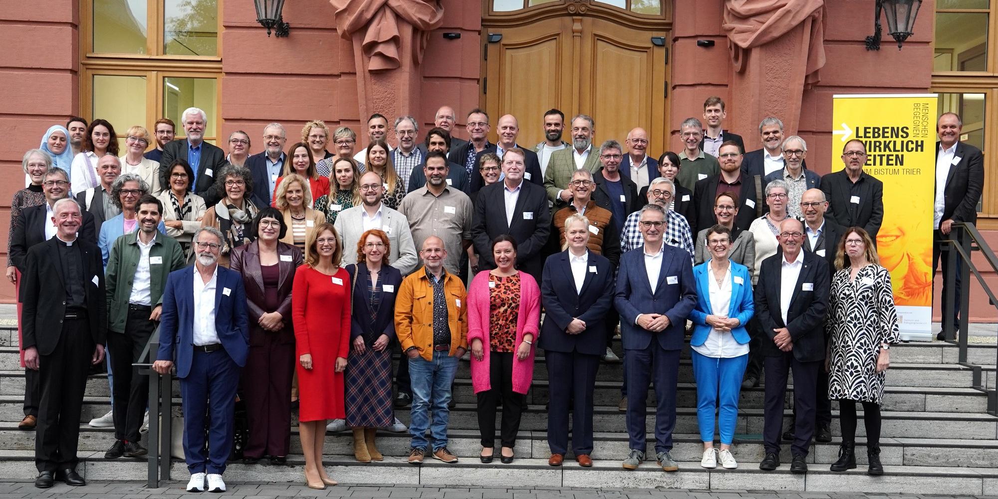 Guppenbild der Teilnehmenden und Verantwortlichen des Konzepts Lebenswirklichkeiten