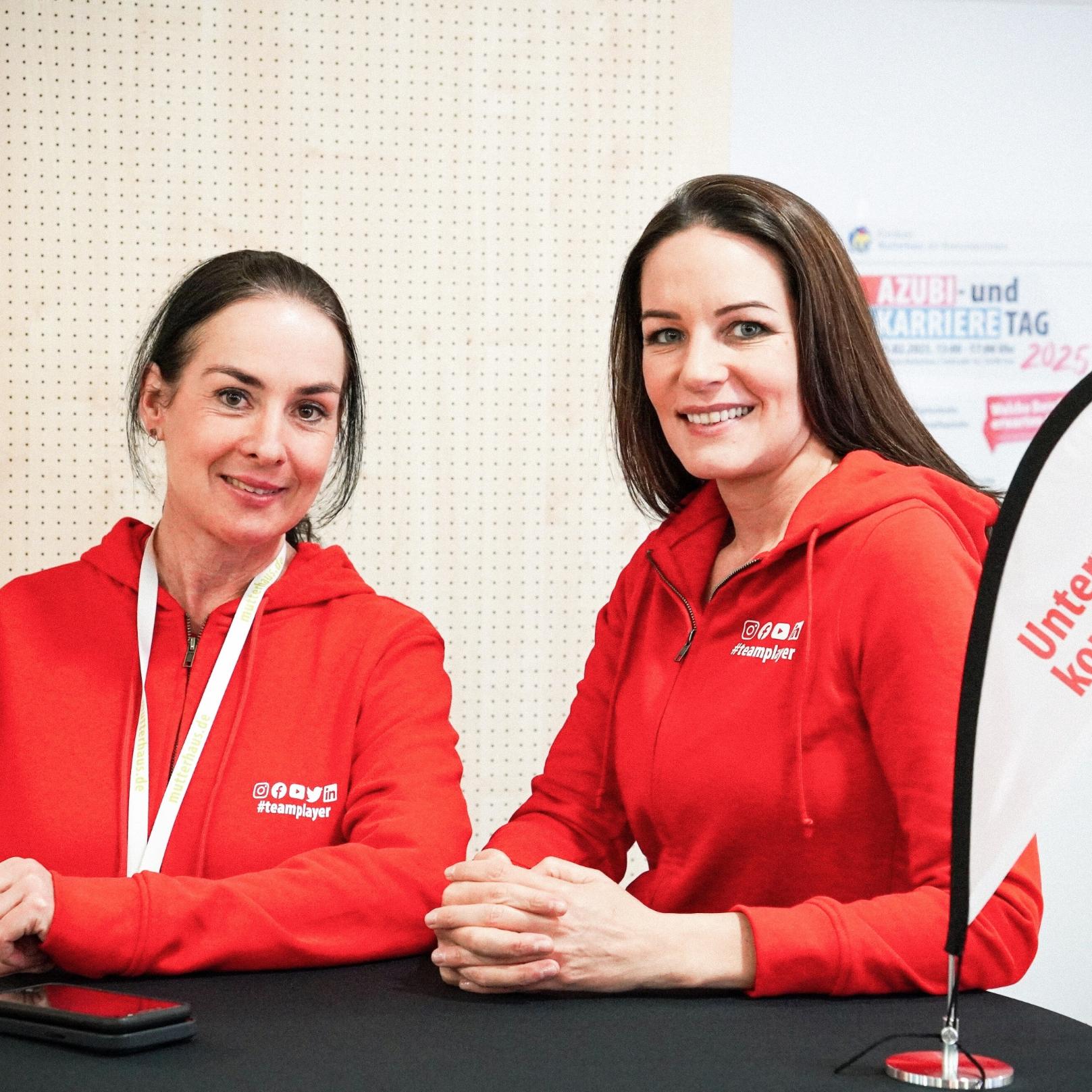 Alexandra Wilsdorff (links) und Christina Weiland teilen sich die Leitung des Bereichs Kommunikation.