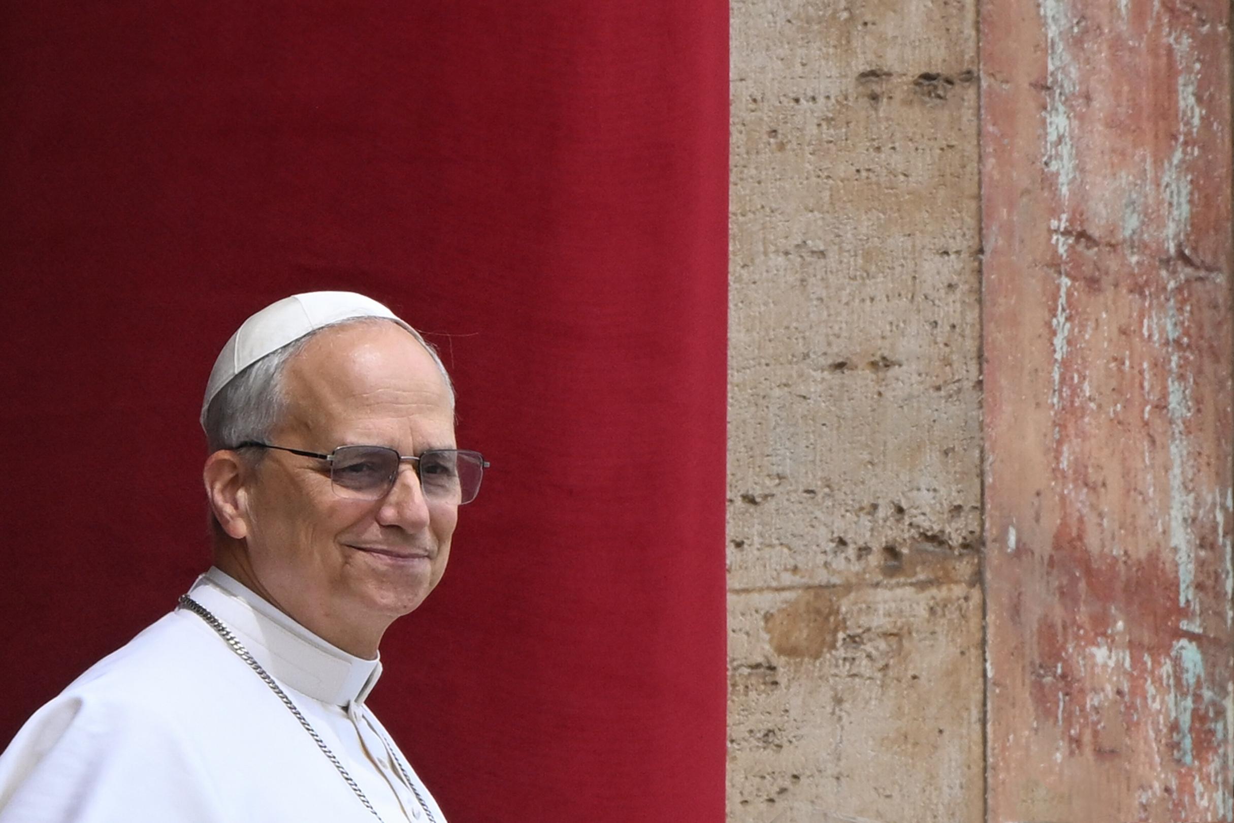 Papst Leo XIV. beim ersten Mittagsgebet am 11. Mai.