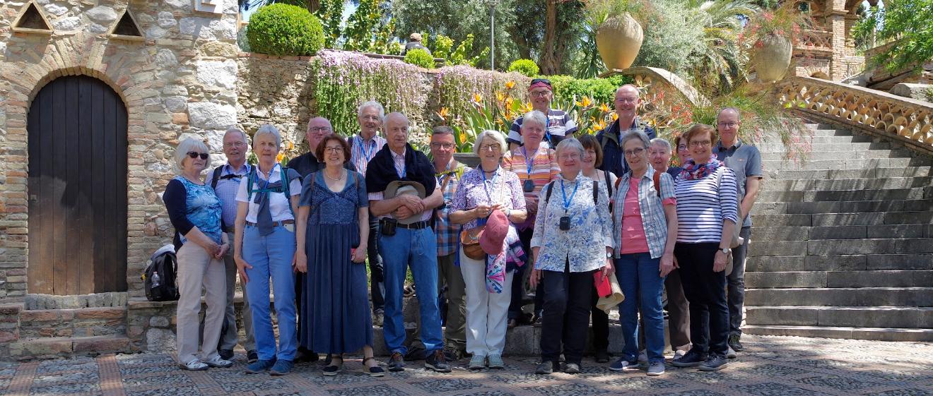 Die „Paulinus“- Reisegruppe im  Parco Di Lady  Florence Trevelyan in Taormina.