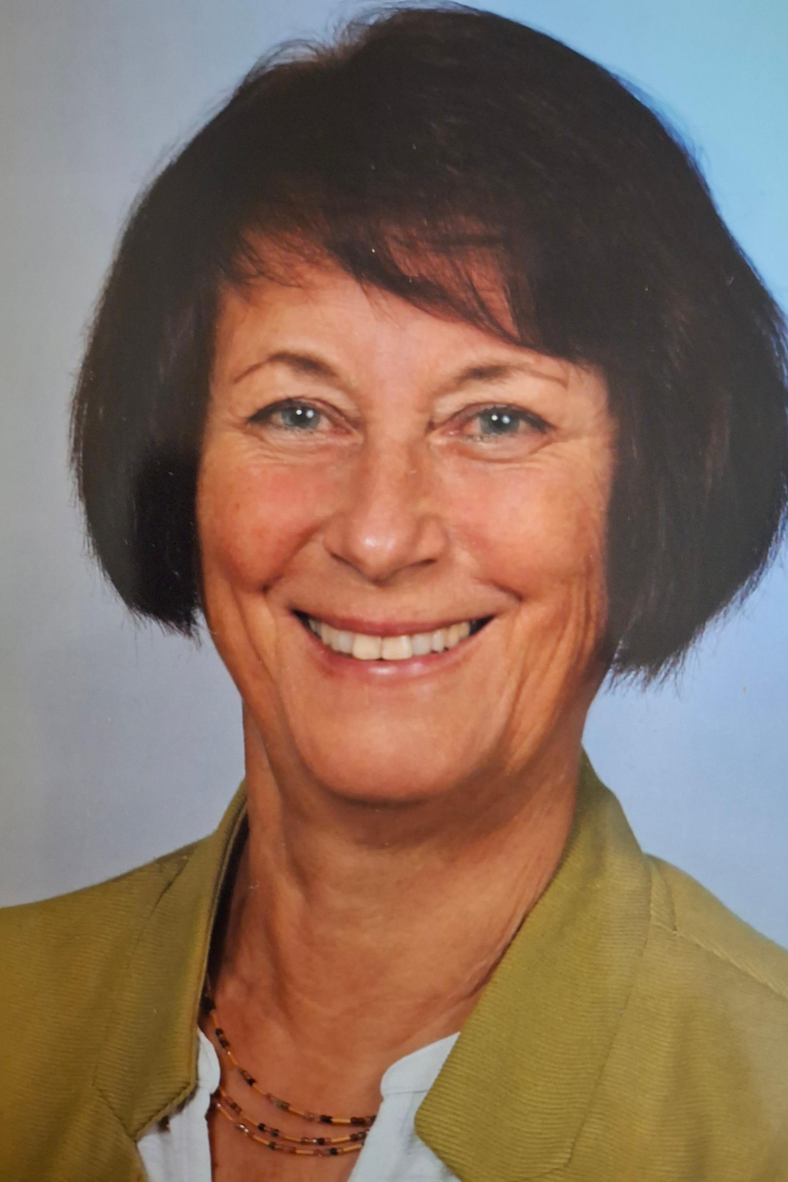Martina Paulus ist Pastoralreferentin  und arbeitet als Krankenhausseelsorgerin im Marienhausklinikum  Neunkirchen, sowie im Hospiz  Emmaus in St. Wendel.