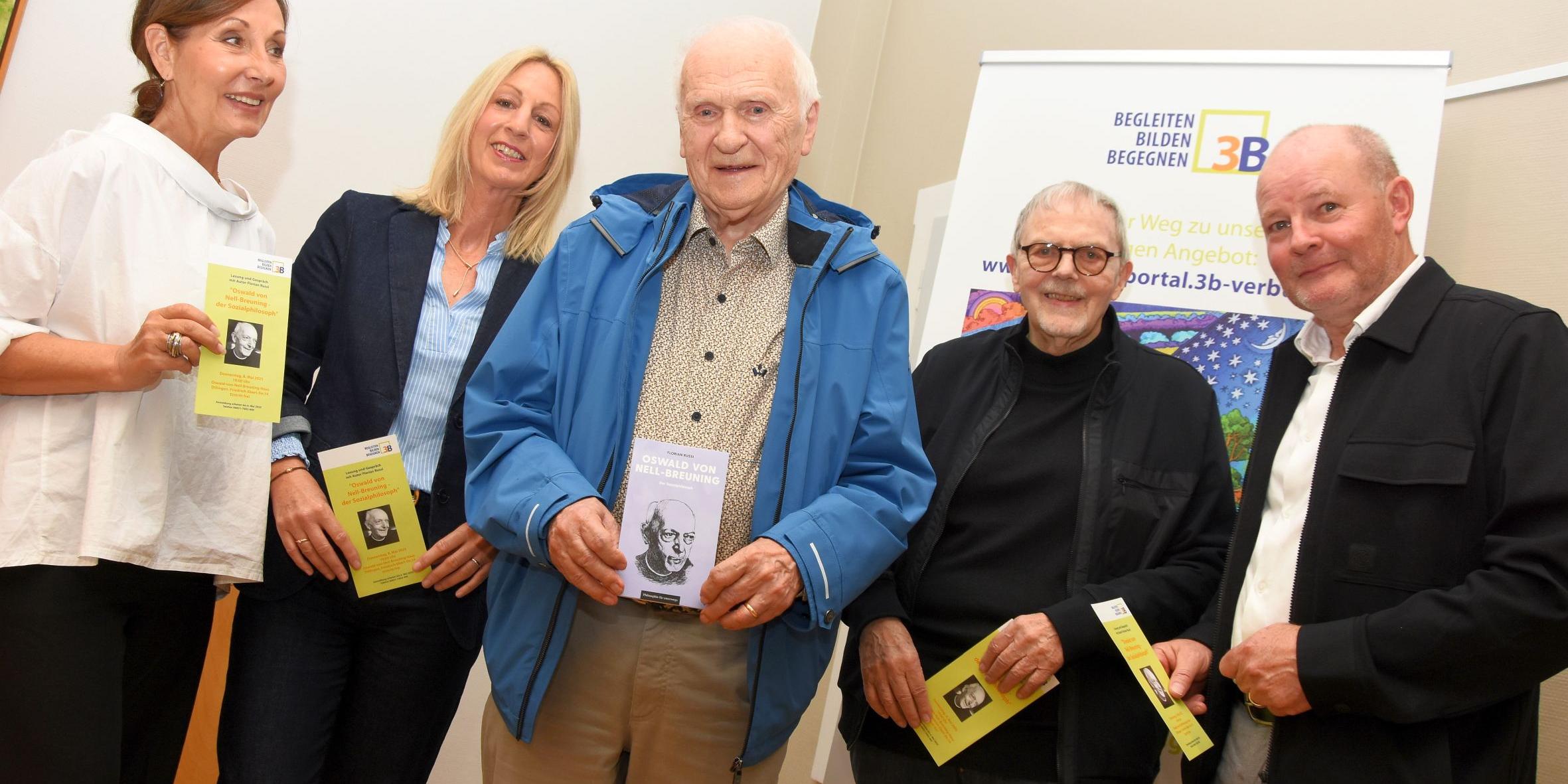 Nach der Lesung (von links): Verlagslektorin Antje Genth-Wagner, 3B-Vorständin Stefanie Oberbillig, Autor Rudolf Dadder, Minister a. D. Werner Schreiber und 3B-Aufsichtsratsvorsitzender Ralf Dewald. (c) Gerhard Alt Nach der Lesung (von links): Verlagslektorin Antje Genth-Wagner, 3B-Vorständin Stefanie Oberbillig, Autor Rudolf Dadder, Minister a. D. Werner Schreiber und 3B-Aufsichtsratsvorsitzender Ralf Dewald.