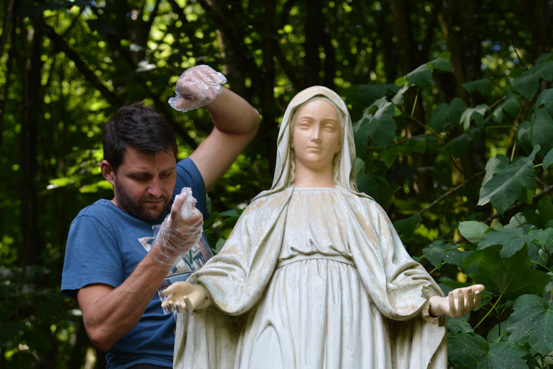 Endlich ist die Madonna wieder vollständig.