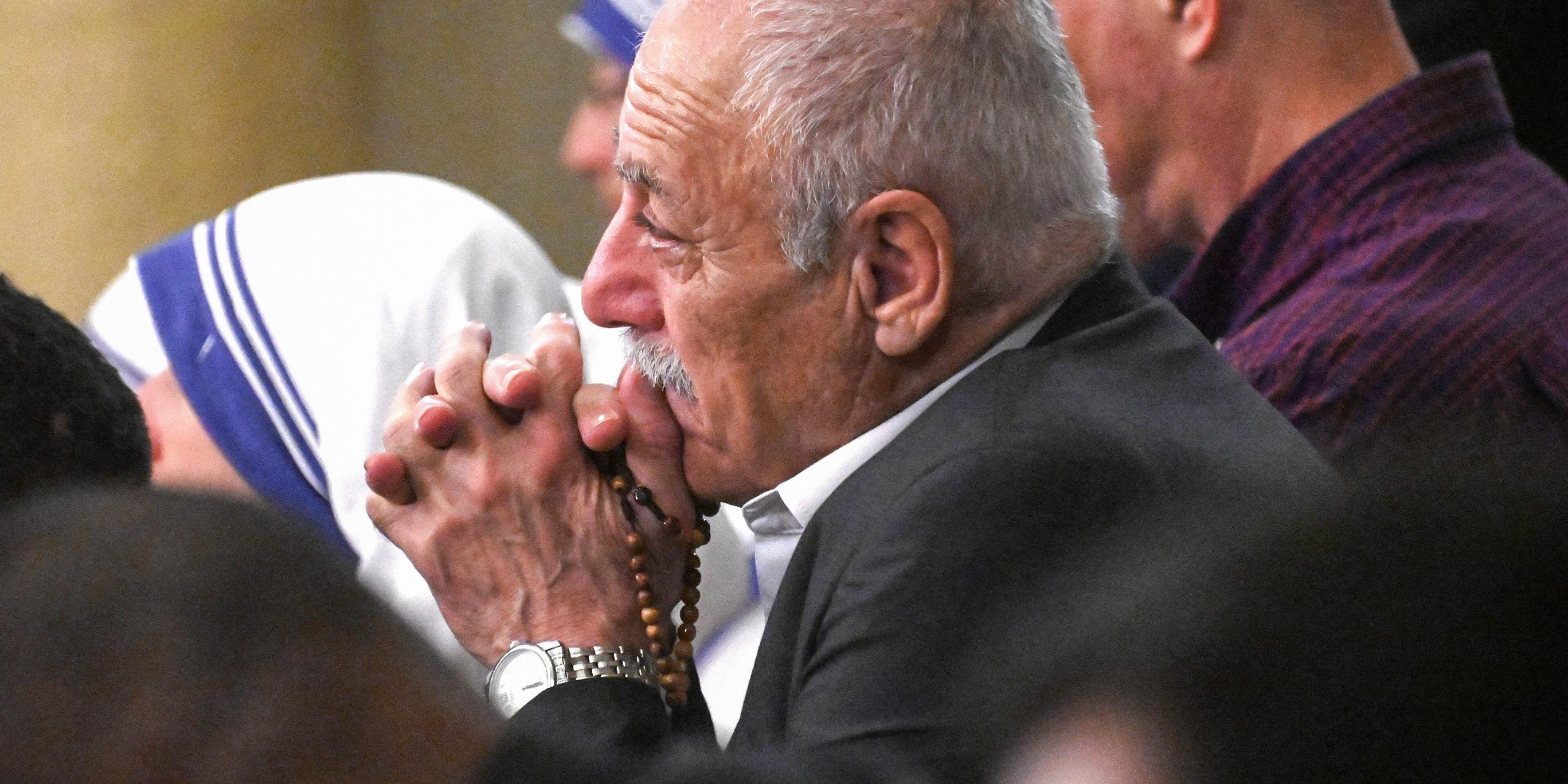 Betende Menschen (c) Debbie Hill/OSV News/KNA Betende Menschen