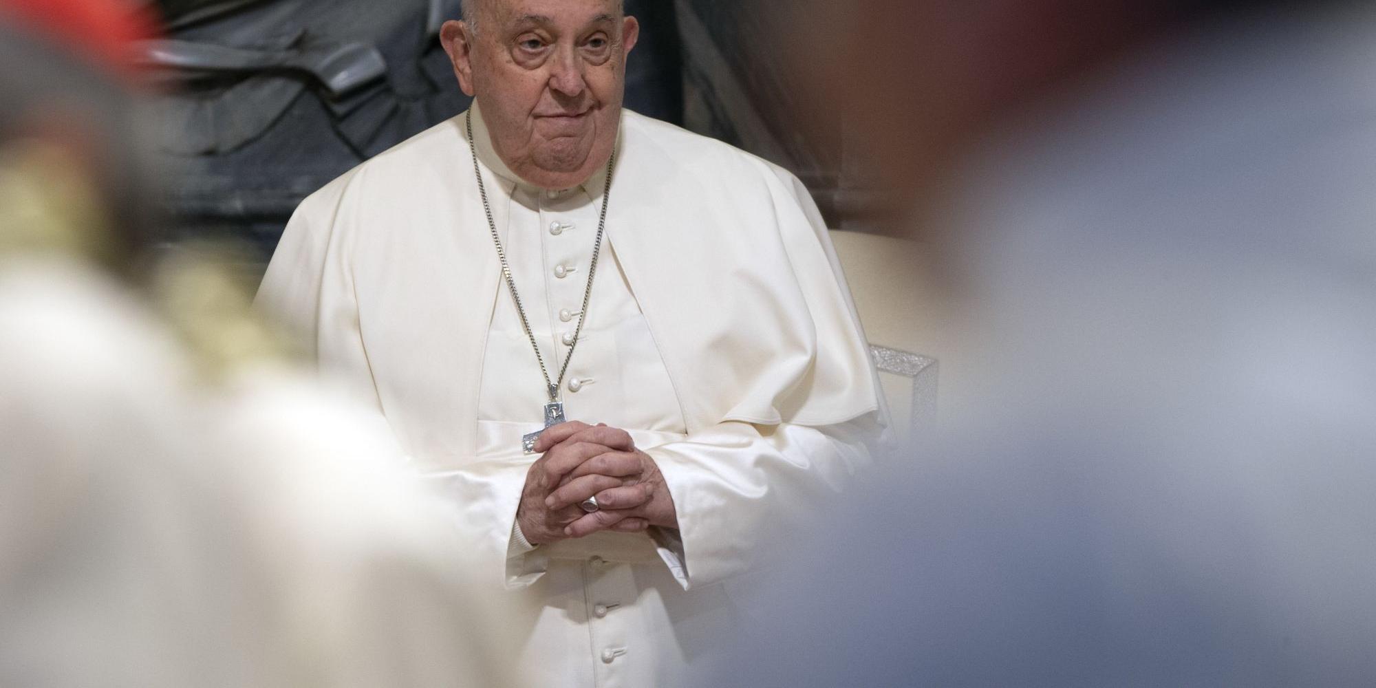 Immer wieder schildert Franziskus auf den knapp 400 Seiten des Buches Momente, die ihn zum Weinen brachten