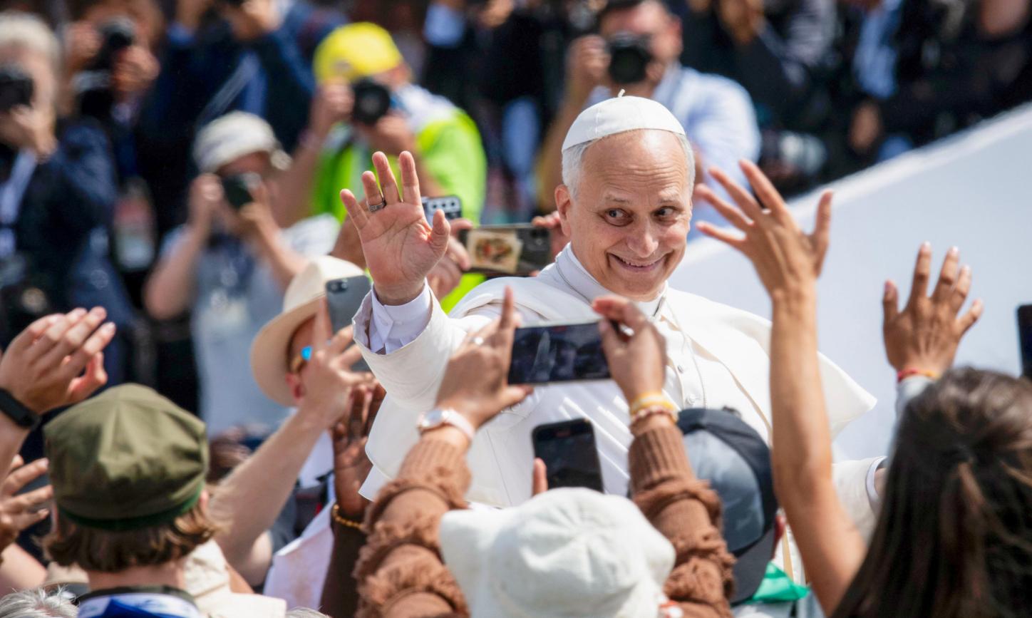 Papst Leo XVI. aus dem Papamobil