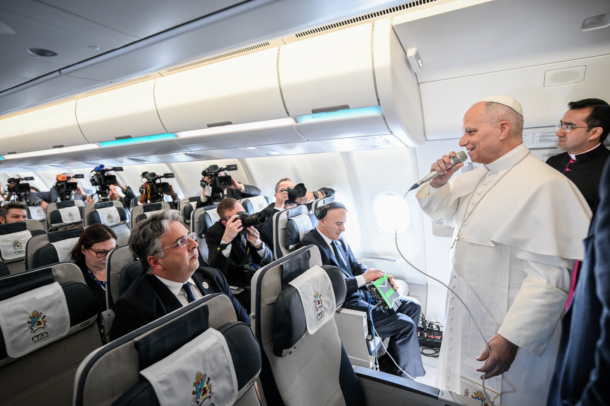 Leo XIV. auf dem Flug nach Algerien vor Journalisten,