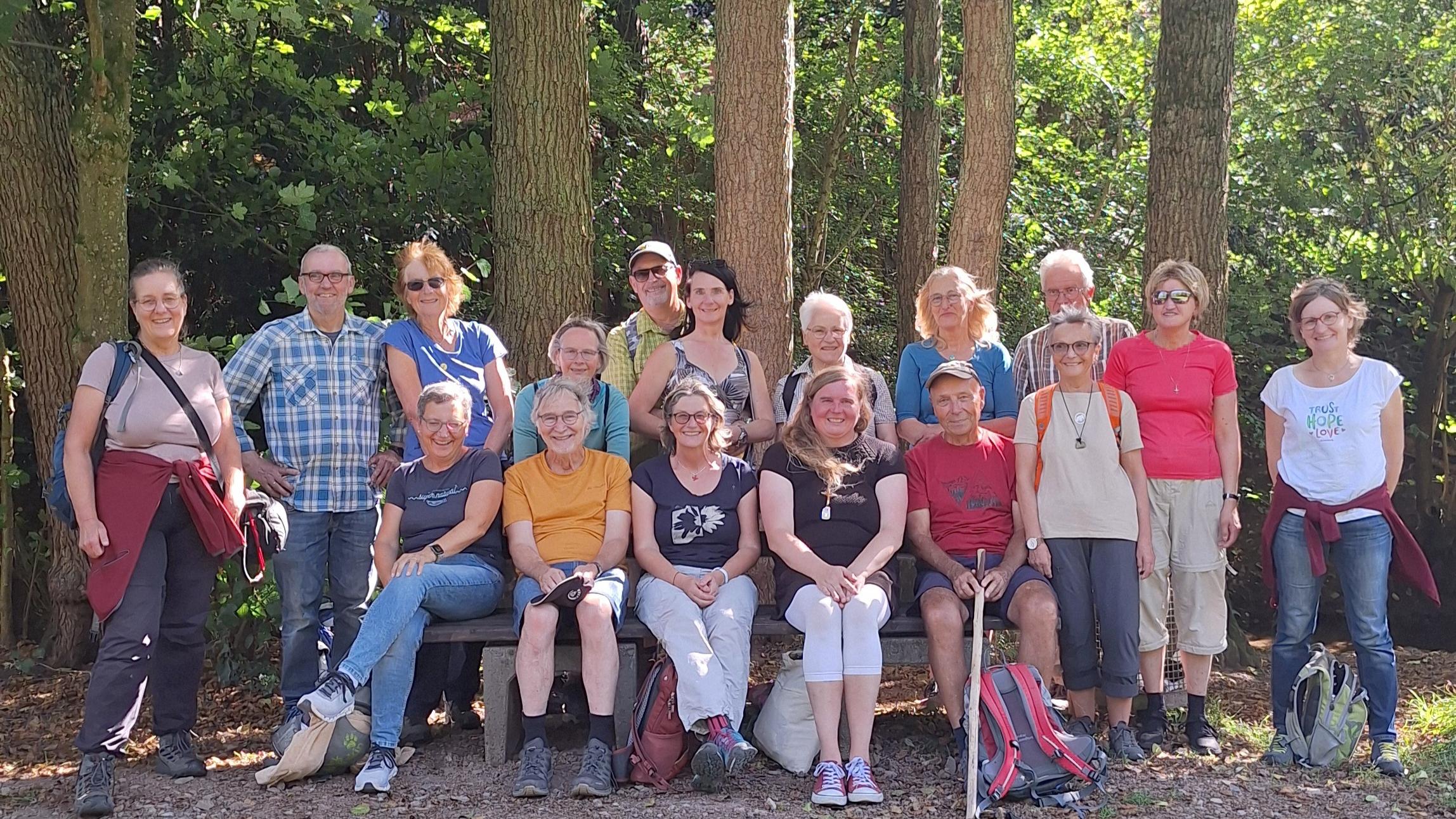 Gruppenbild der Teilnehmernden an der Pilgerwanderung.